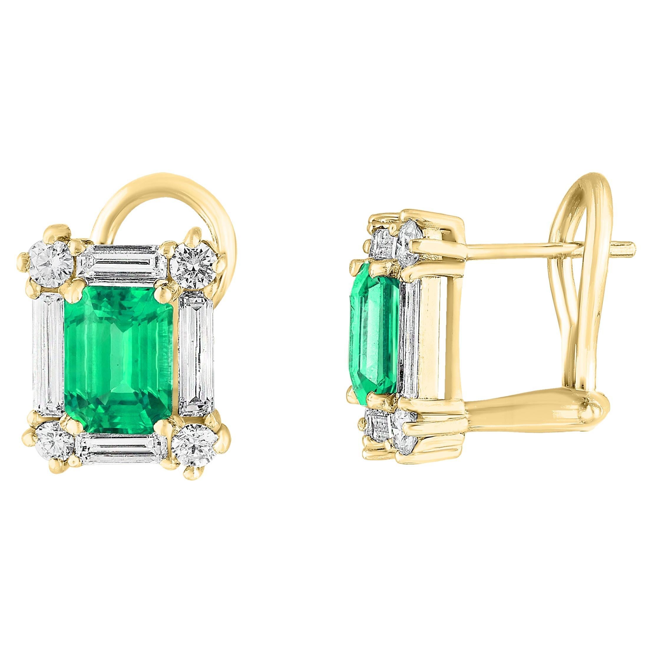 Boucles d
oreilles en or jaune 14K avec diamant taille émeraude de 1,01 carat