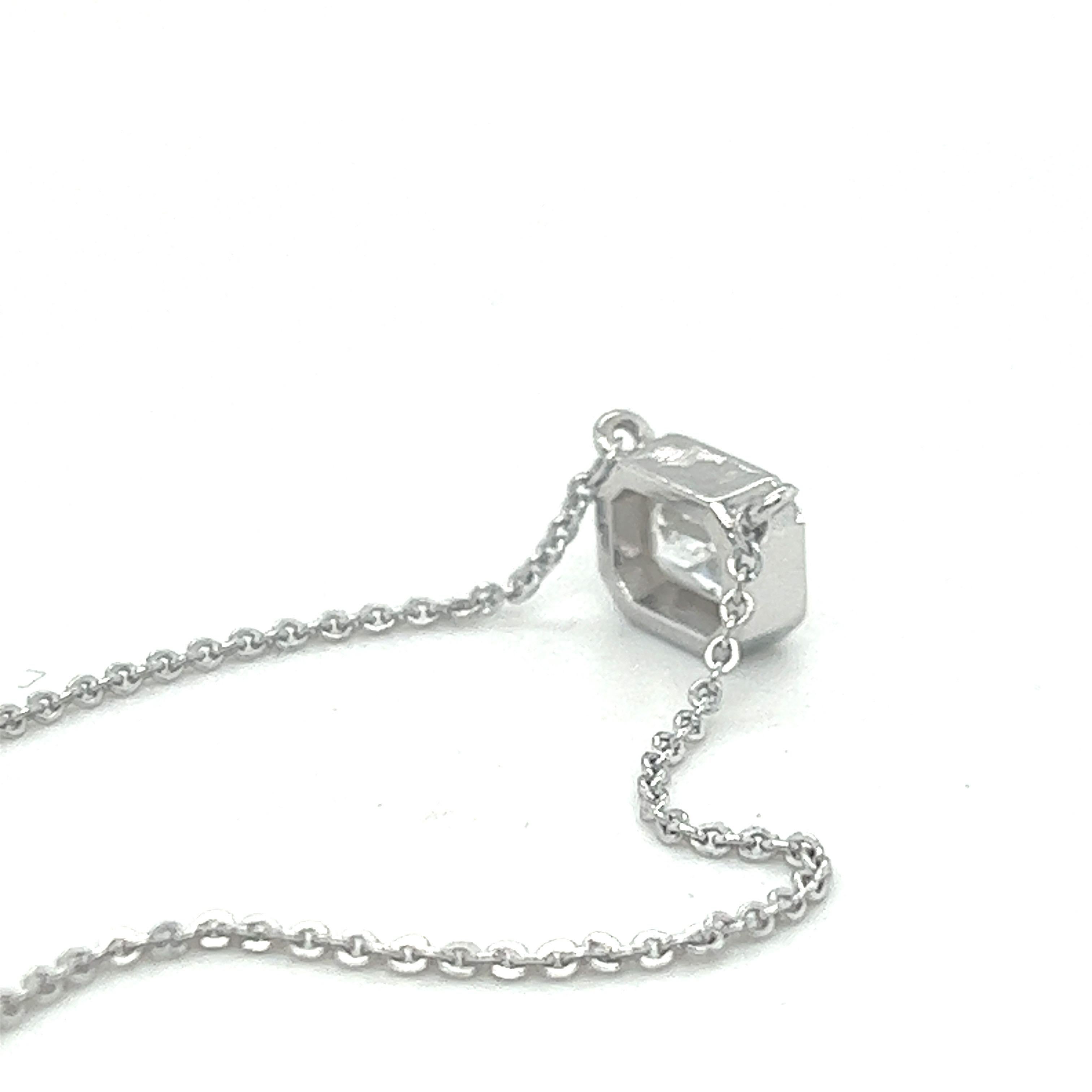 1.01 Carat F Color VS1 Emerald Cut Diamond Necklace In Excellent Condition For Sale In Miami, FL