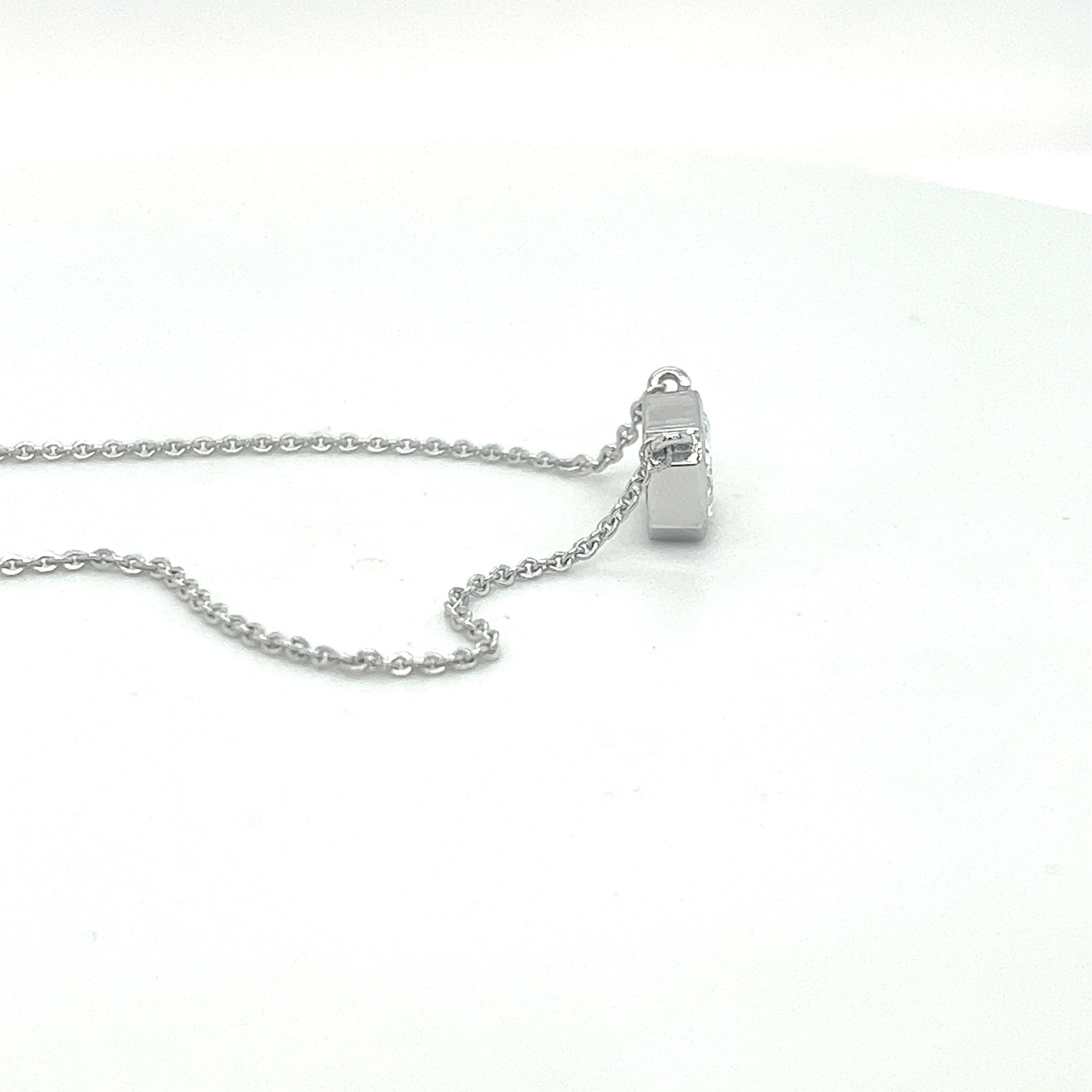 Women's 1.01 Carat F Color VS1 Emerald Cut Diamond Necklace For Sale