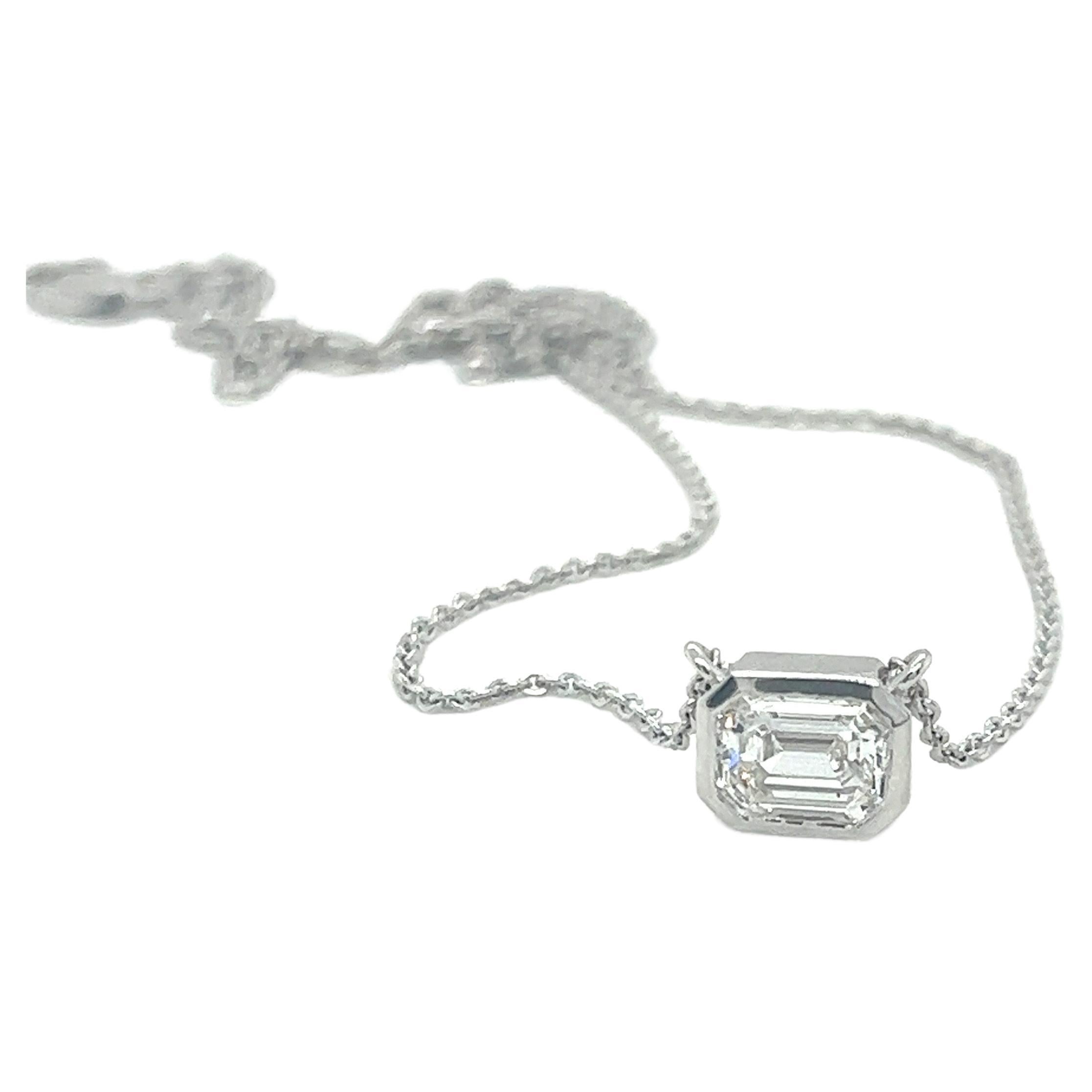 1.01 Carat F Color VS1 Emerald Cut Diamond Necklace For Sale