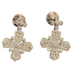 Boucles d'oreilles pendantes en forme de croix, en pavé de diamants ronds taille brillant de 1,01 carat, couleur F, pureté VS1, en or 18 carats