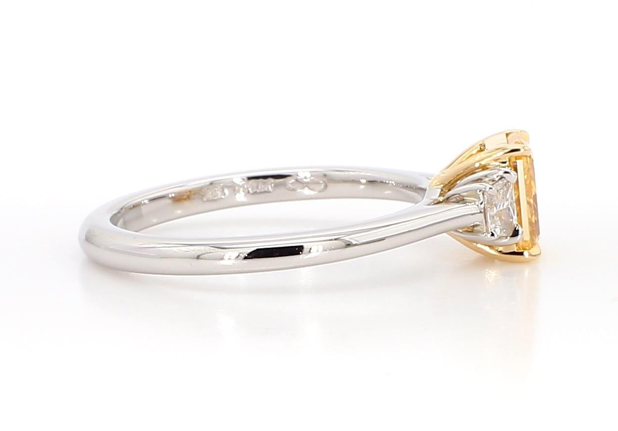 Bague à trois pierres orange-jaune intense de 1,01 carat SI1 [GIA n° 6351364813] en vente 3