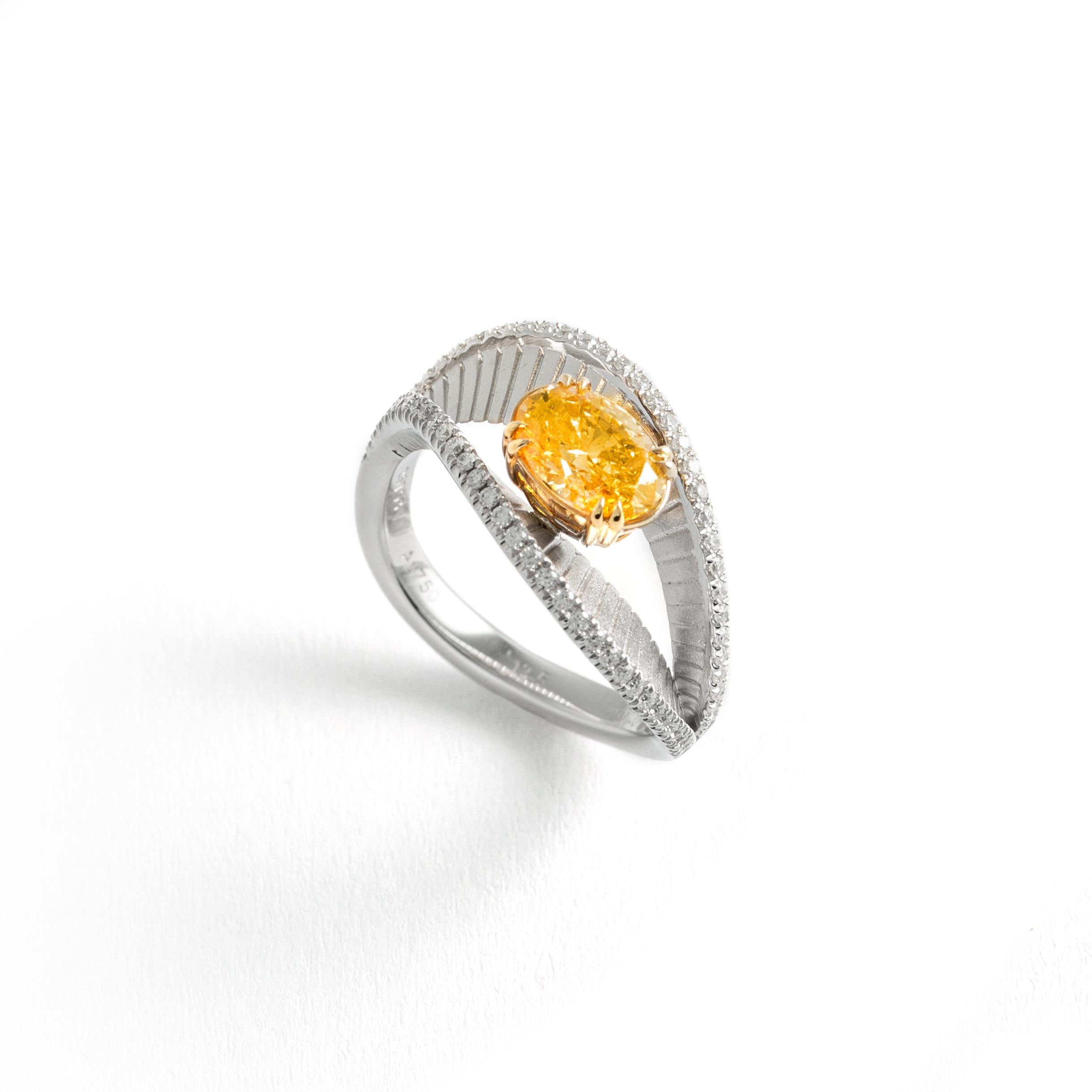 1.01 carat Fancy Intense Yellow Orange Diamond Gold Ring For Sale 4