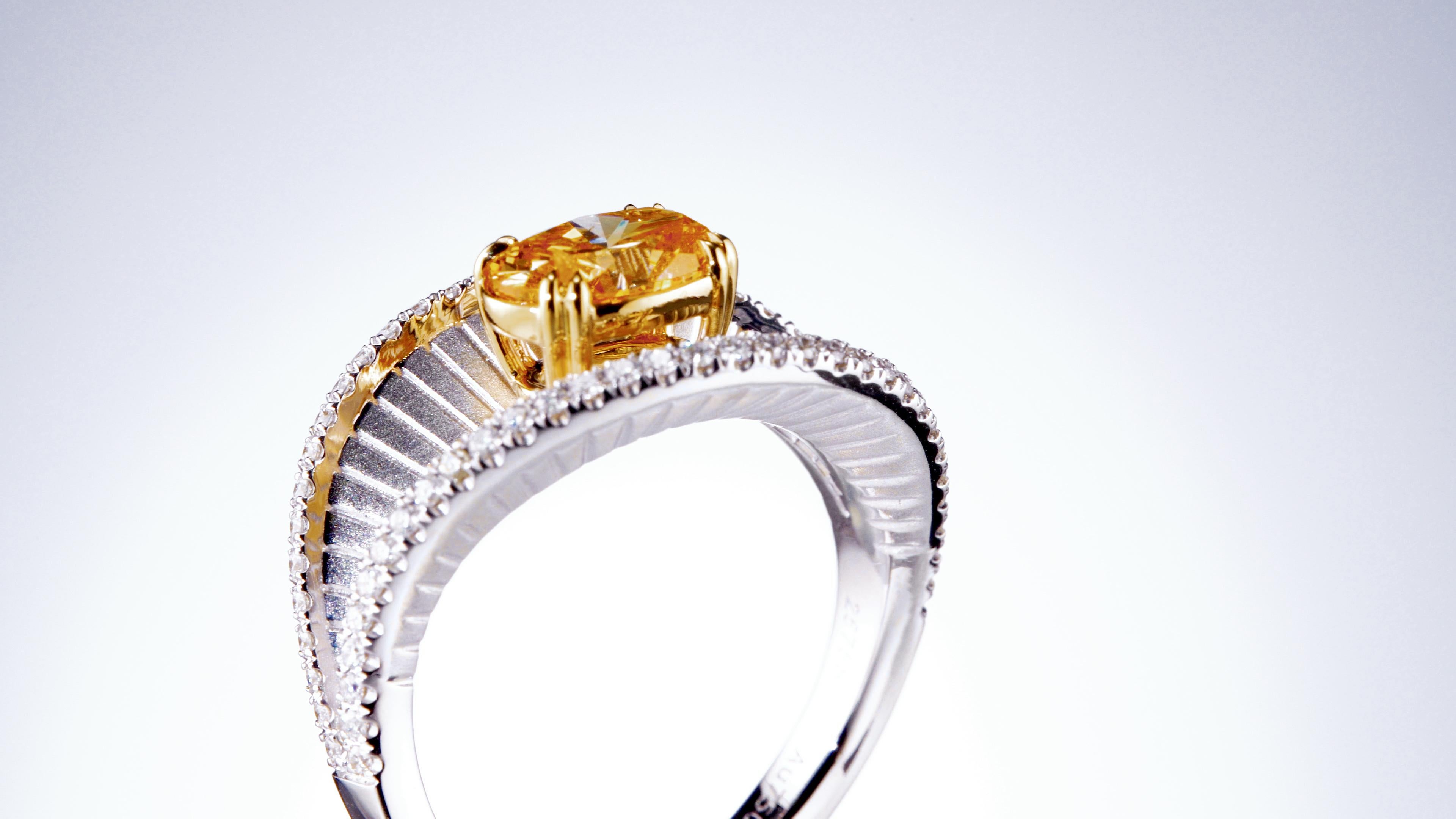 Women's or Men's 1.01 carat Fancy Intense Yellow Orange Diamond Gold Ring For Sale