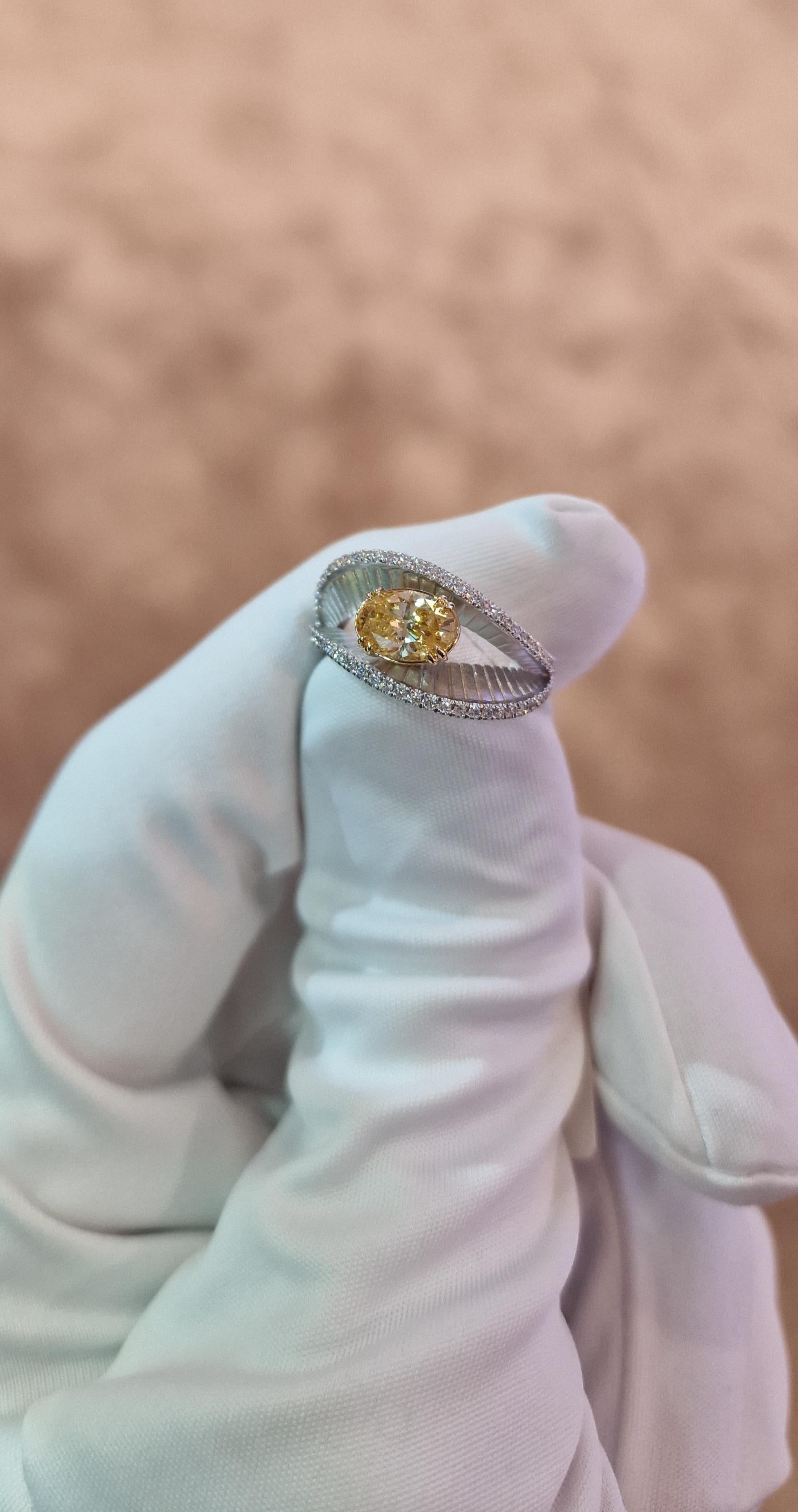 1.01 carat Fancy Intense Yellow Orange Diamond Gold Ring For Sale 1