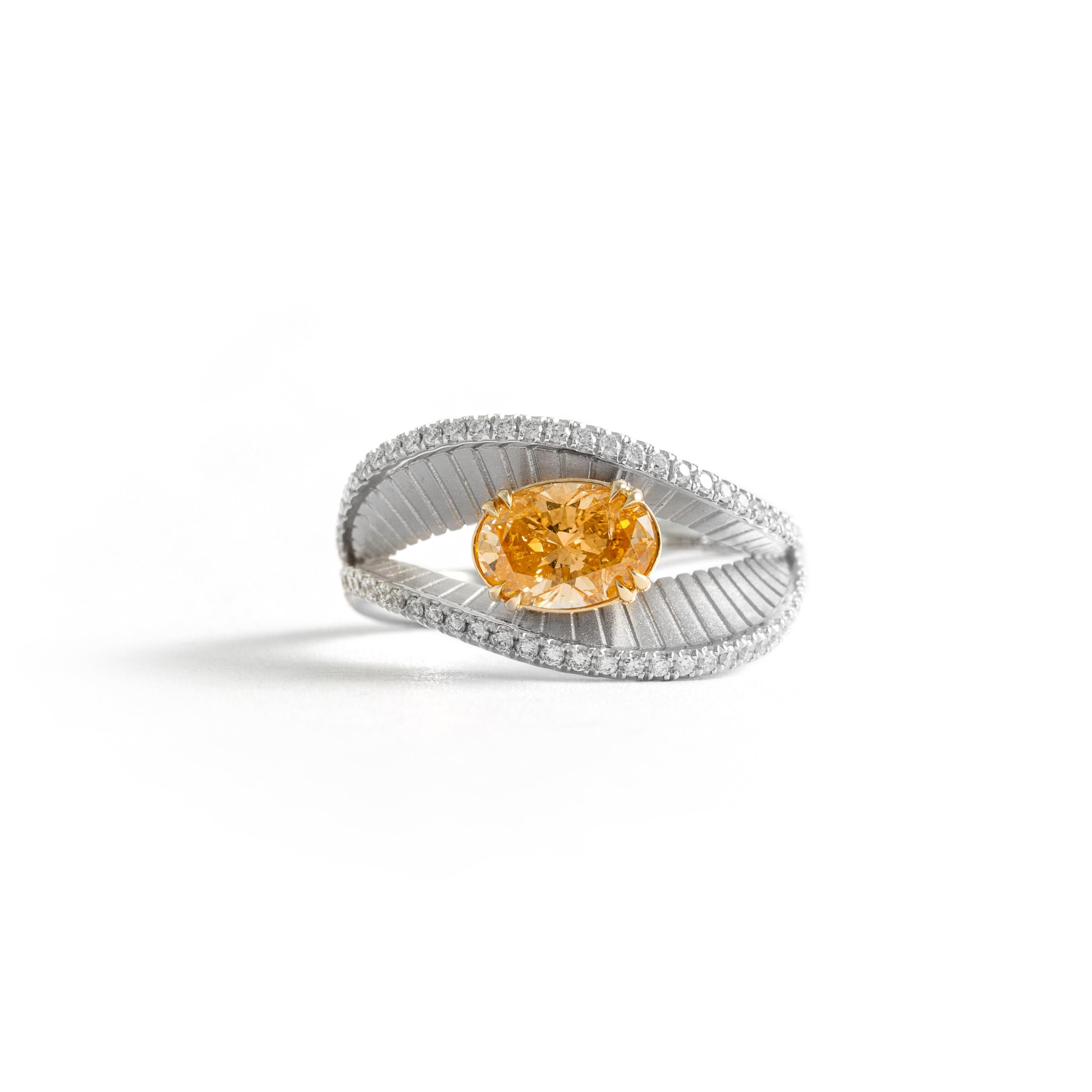 1.01 carat Fancy Intense Yellow Orange Diamond Gold Ring For Sale 2