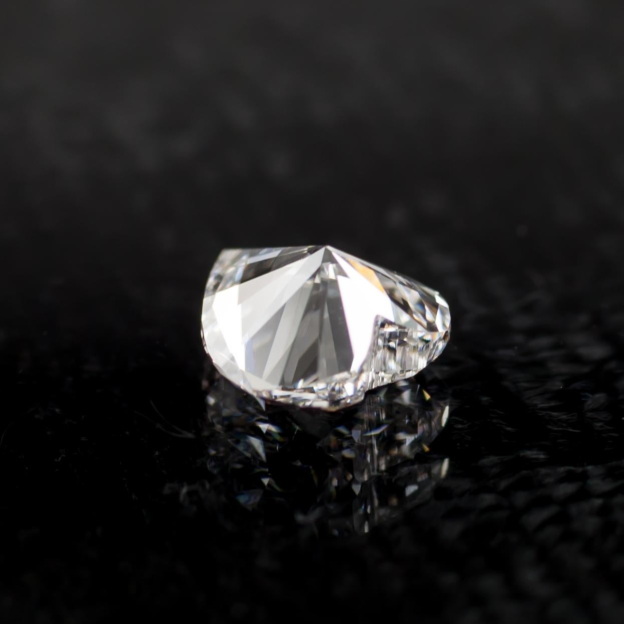 Women's or Men's 1.01 Carat Loose F / VVS2 Heart Shaped Cut Diamond GIA Certified For Sale