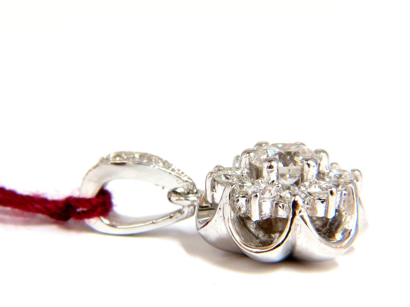 Taille ronde Pendentif trèfle en or 14 carats avec diamants naturels de 1,01 carat en grappe et trèfle en relief G/VS en vente