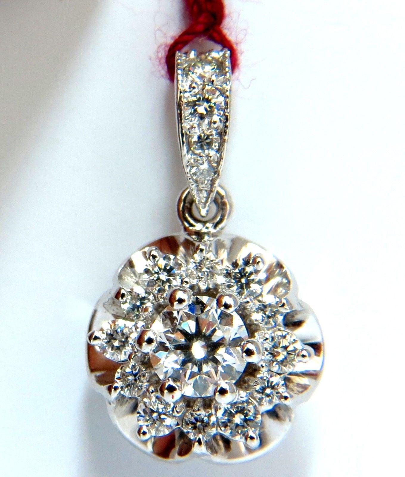 Pendentif trèfle en or 14 carats avec diamants naturels de 1,01 carat en grappe et trèfle en relief G/VS Unisexe en vente