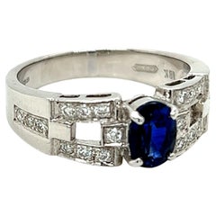 Bague en or blanc 18 carats avec saphir bleu ovale de 1,01 carat et diamants