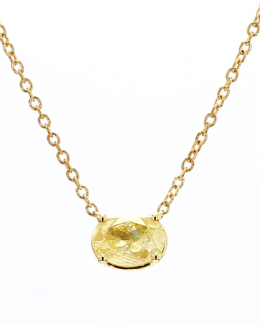 Taglio ovale Ciondolo con diamante giallo taglio ovale da 1,01 carati Design classico da est a ovest Oro 18 carati in vendita