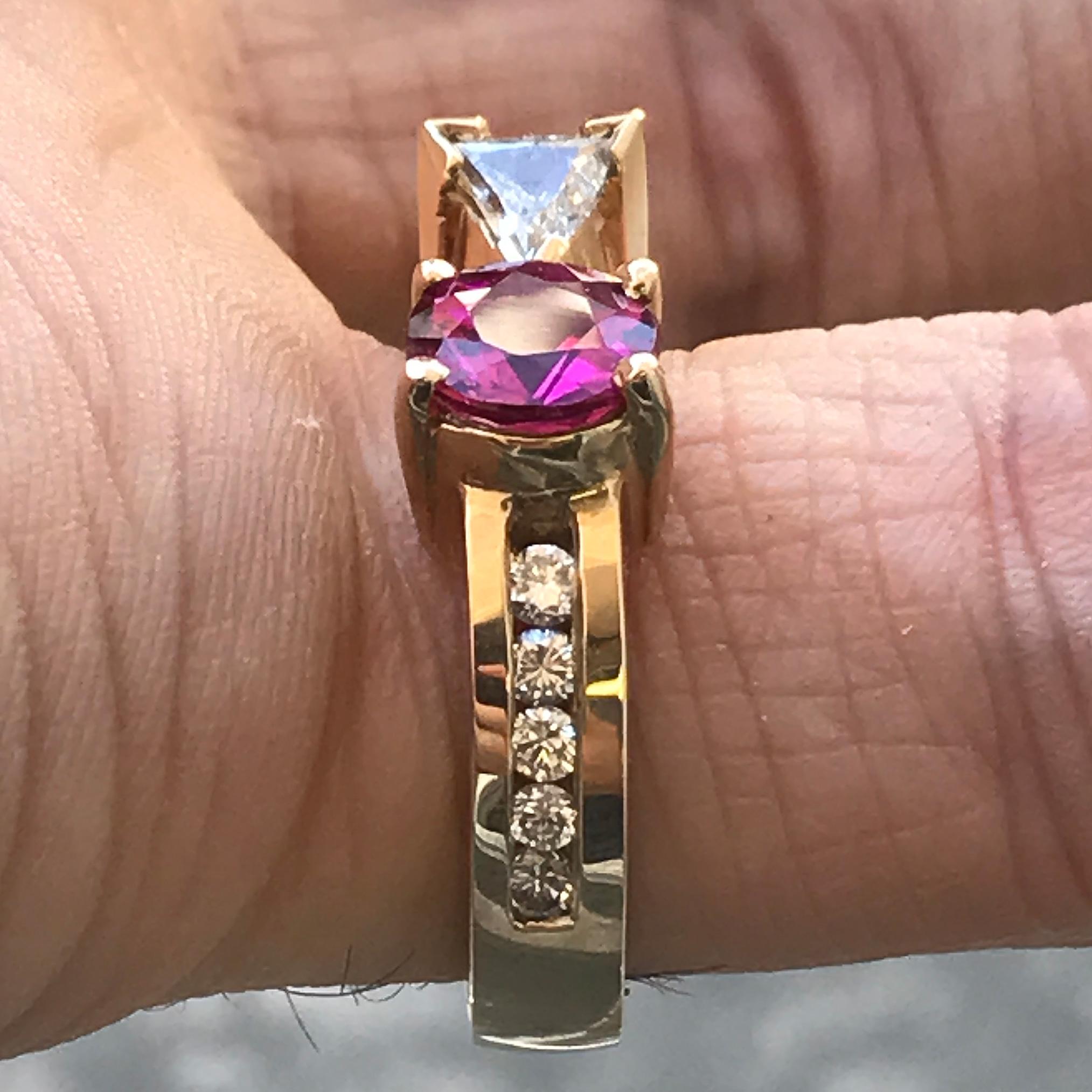 B8042003
Ring kann auf Bestellung gemacht werden müssen, je nach Fingergröße, bitte erlauben Sie 3 bis 6 Wochen, aber wenn Sie einen früheren Liefertermin benötigt lassen Sie es uns wissen und wir werden sehen, ob wir Ihnen entgegenkommen