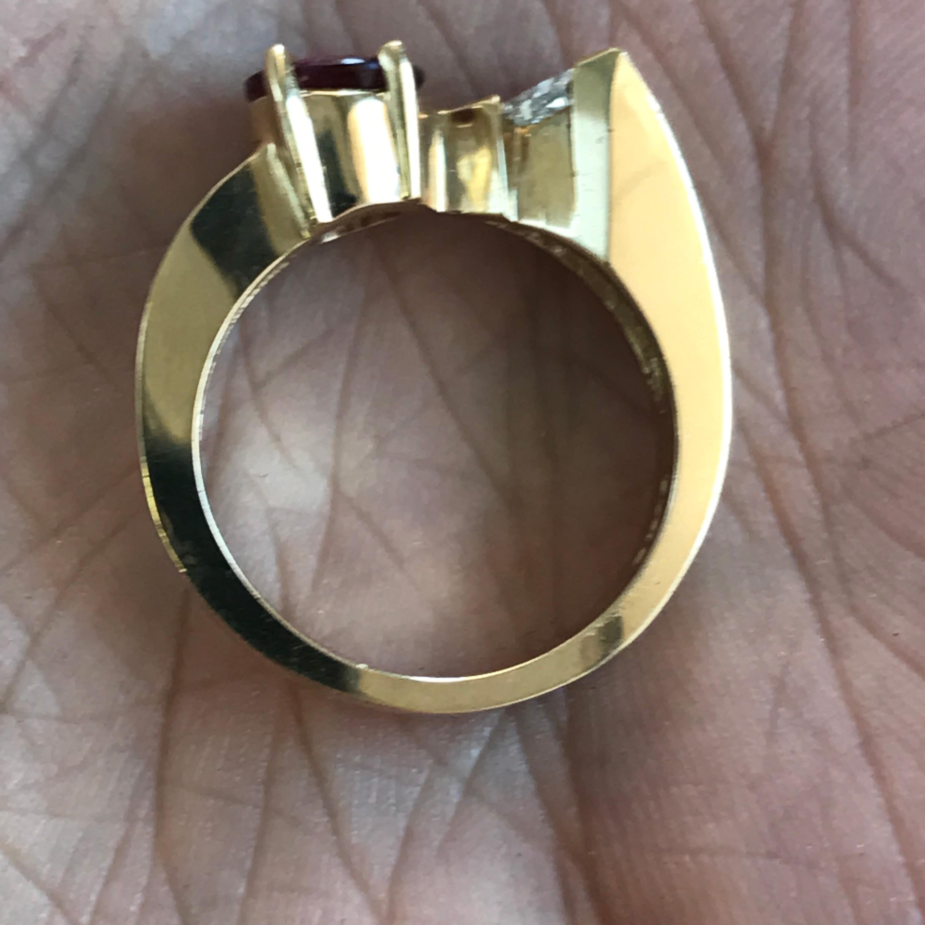 1,01 Karat Pink Rubellit, 0,38 Karat Diamant, gefasst in 18 Karat Y Fashion Ring (Rundschliff) im Angebot