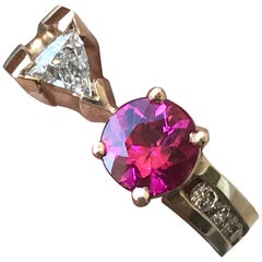 1,01 Karat Pink Rubellit, 0,38 Karat Diamant, gefasst in 18 Karat Y Fashion Ring