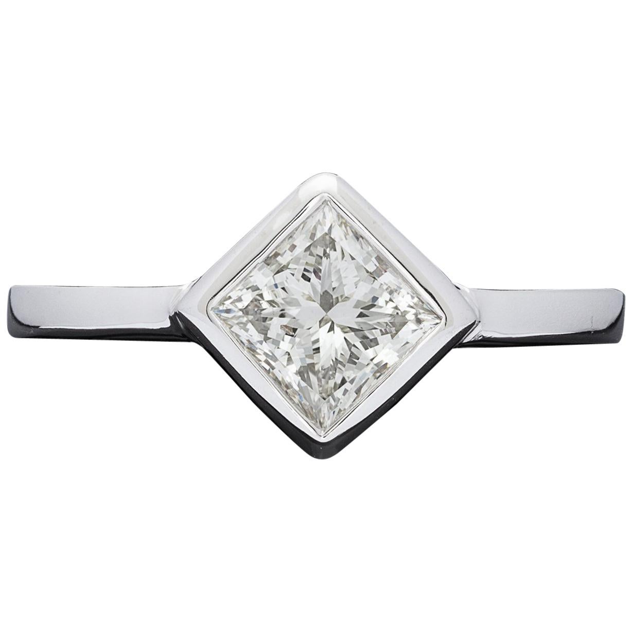 1.01 Carat Princess Cut Diamond and Gold Solitaire Ring For Sale