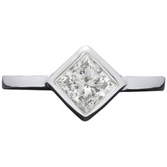 Anillo solitario de oro y diamante talla princesa de 1,01 quilates
