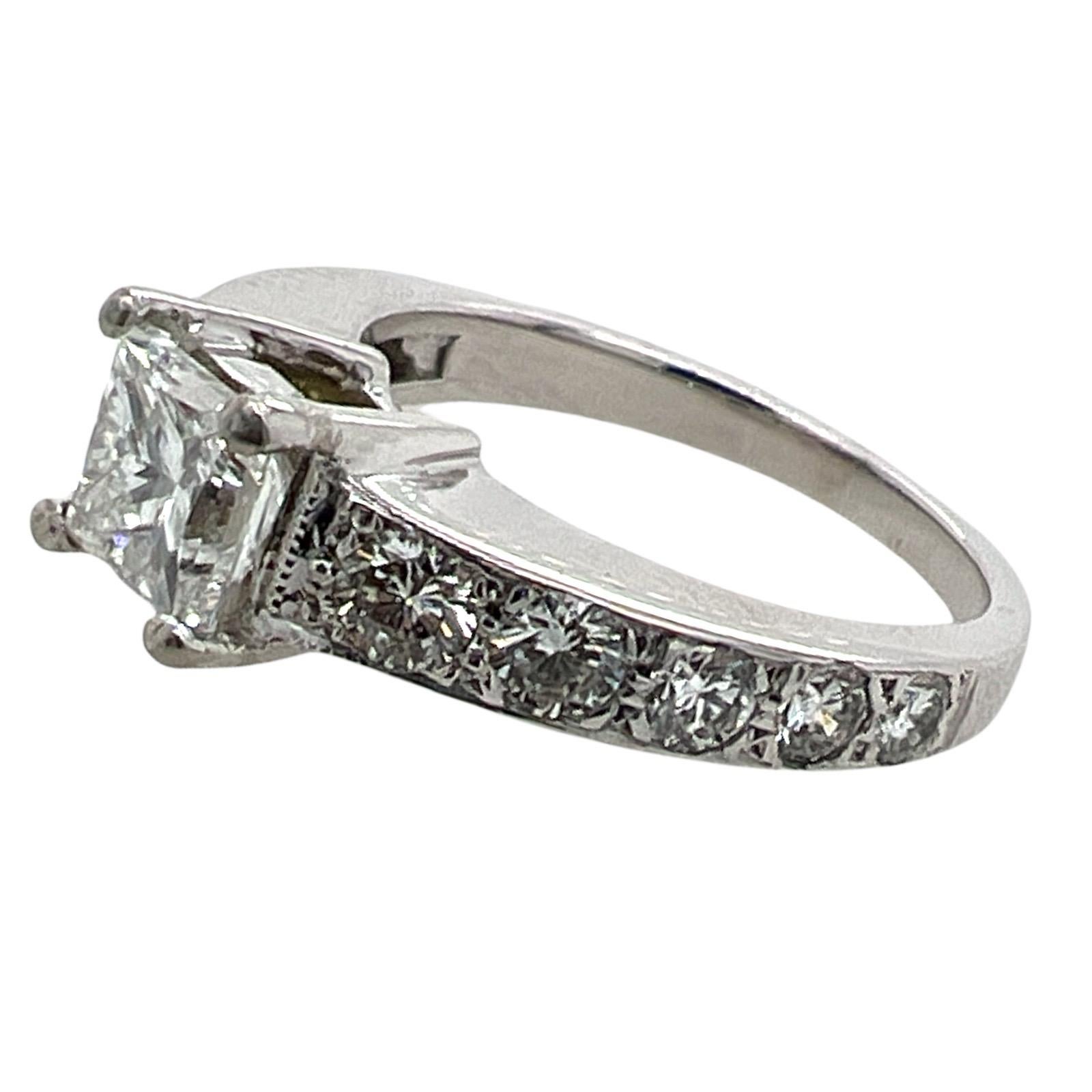 Bague de fiançailles avec diamant taille princesse de 1,01 carat certifié GIA E/VVS2 Excellent état - En vente à Boca Raton, FL