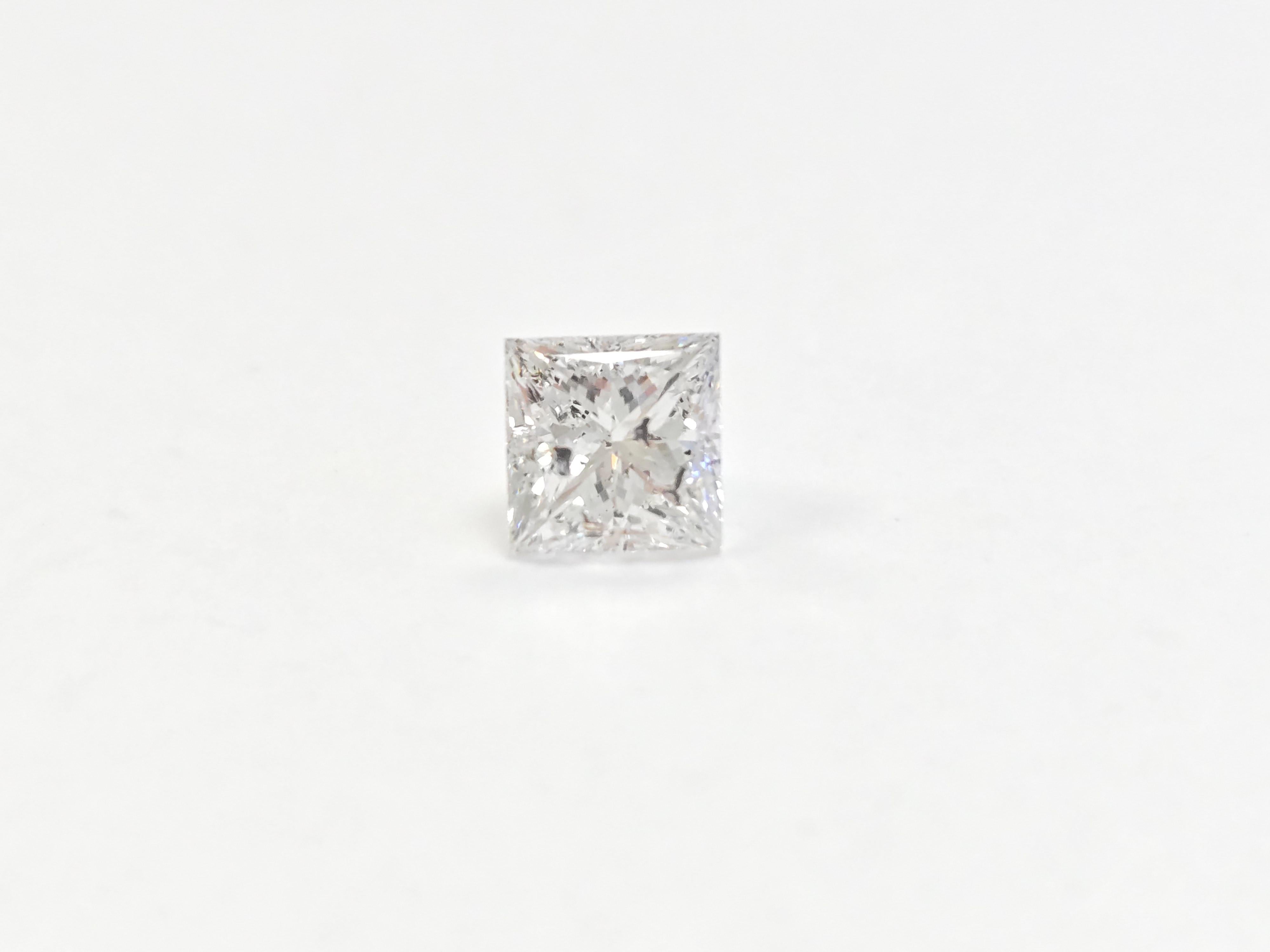 1.01 Carat Princess Shape Natural Diamond
Average Color G, Clarity I2
Measurements: 5 x 5 x 4 mm