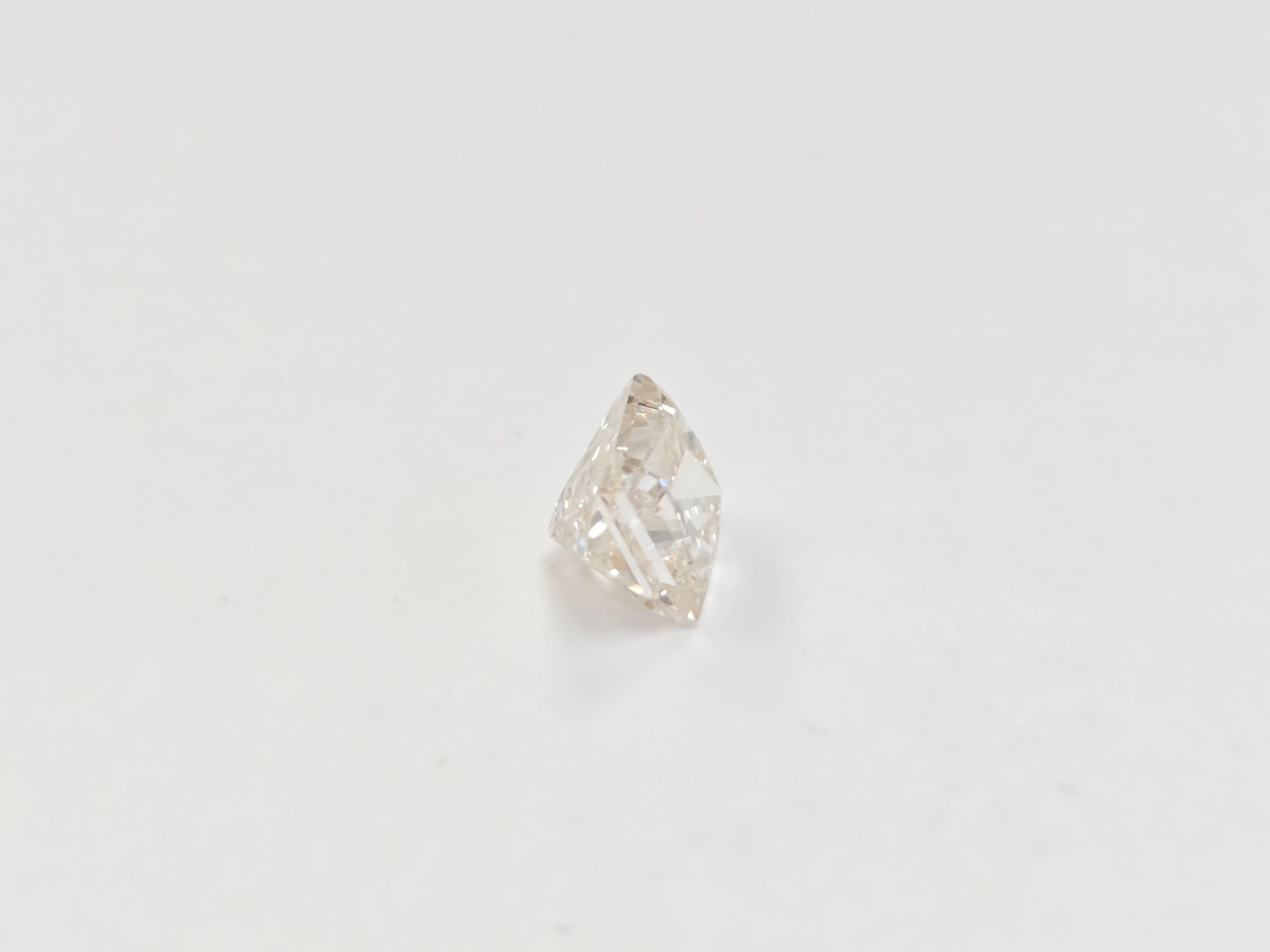 1.01 Carat Princess Shape Natural Diamond
Average Color I, Clarity SI1
Measurements: 5 x 4.4 x 4.1 mm