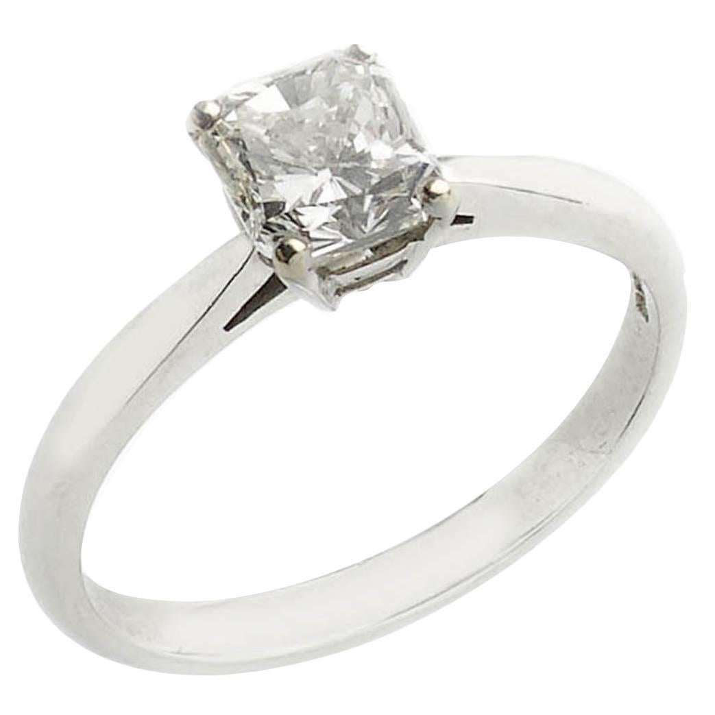 1.01 Carat Radiant-Cut Diamond Platinum Ring For Sale