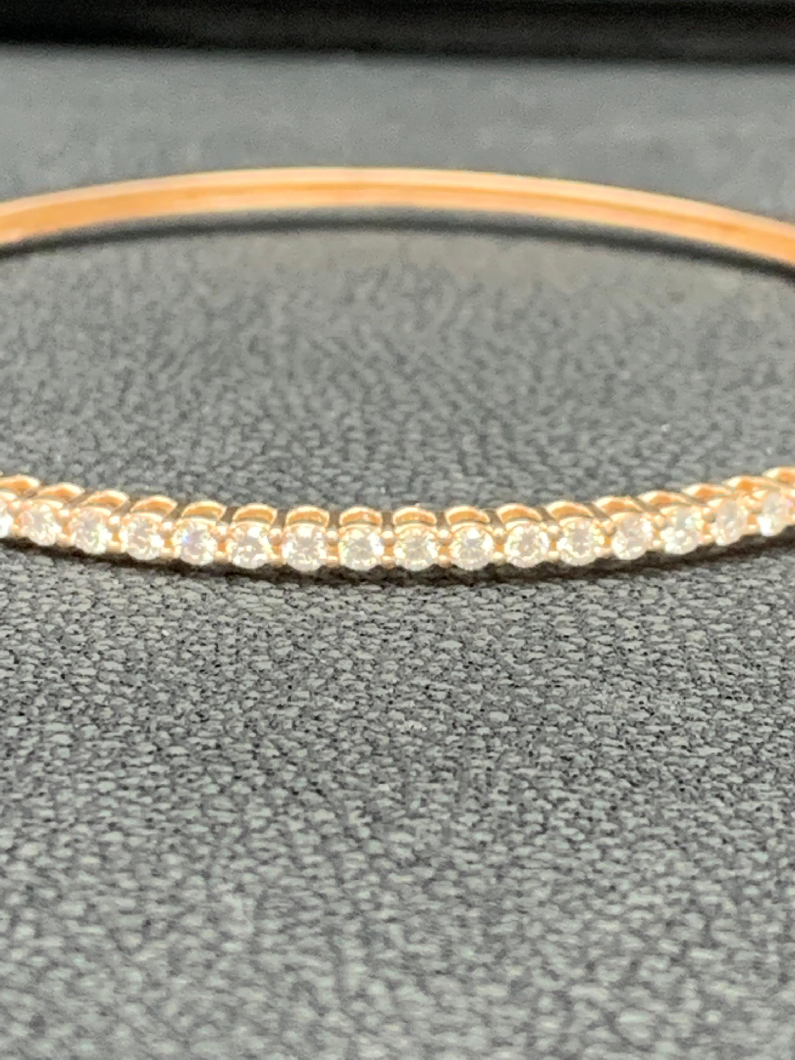 Bracelet jonc en or rose 14 carats avec diamants taille ronde de 1,01 carat en vente 9