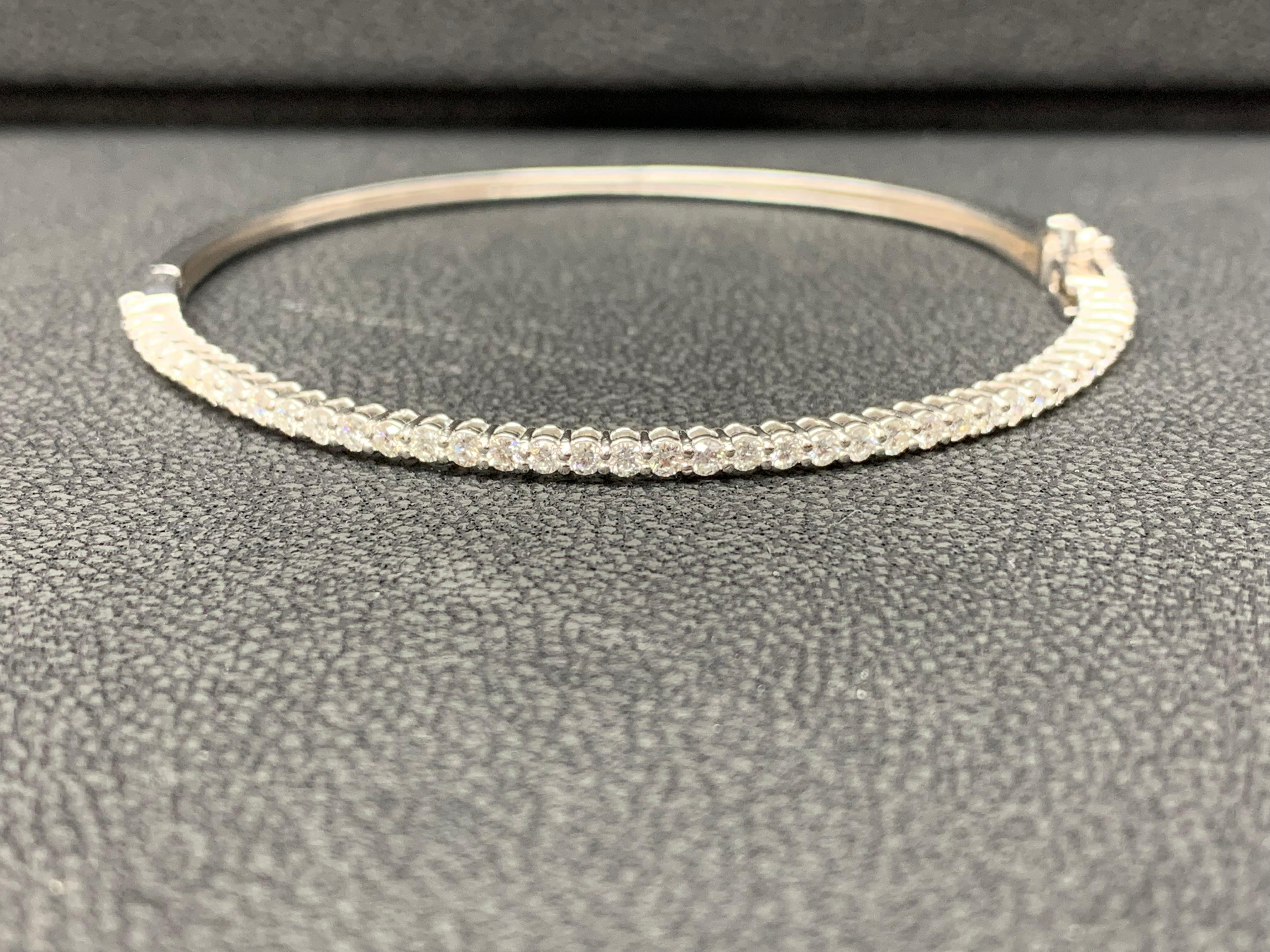 1.01 Carat Round Cut Diamond White Gold Bangle Bracelet in 14K White Gold In New Condition For Sale In NEW YORK, NY