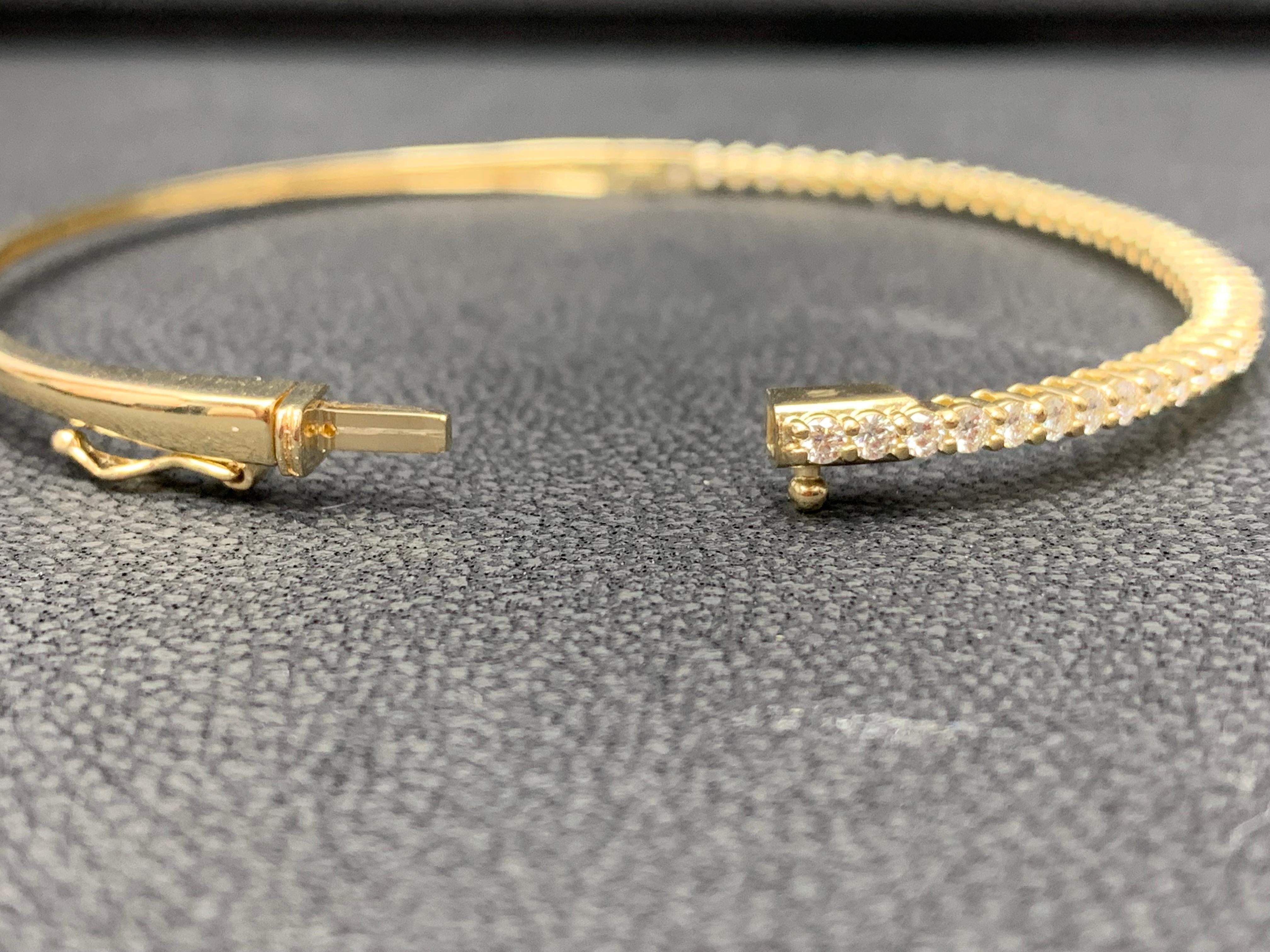 1.01 Carat Round Cut Diamond Yellow Gold Bangle Bracelet in 14K Yellow Gold For Sale 3