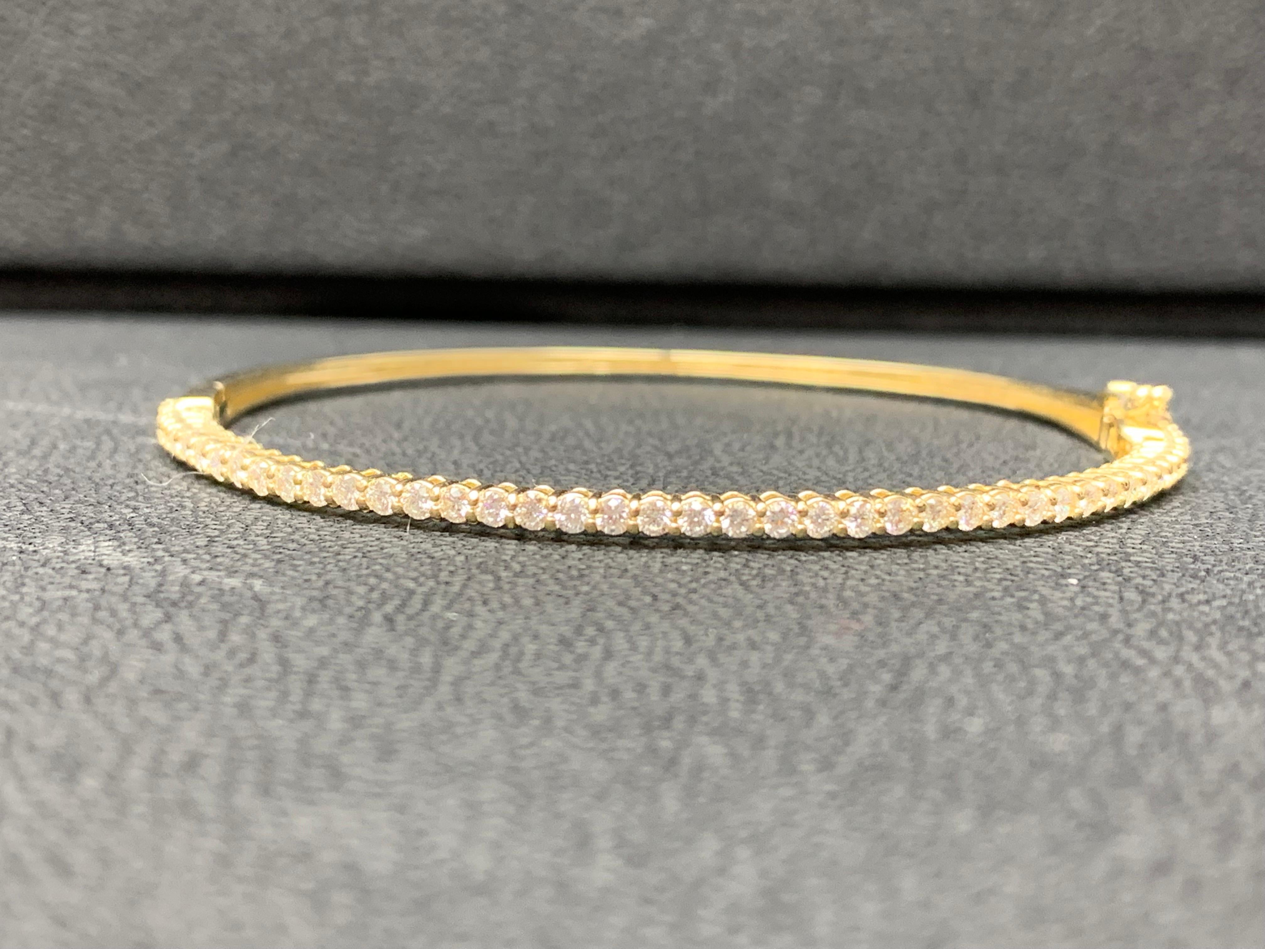 1.01 Carat Round Cut Diamond Yellow Gold Bangle Bracelet in 14K Yellow Gold For Sale 4