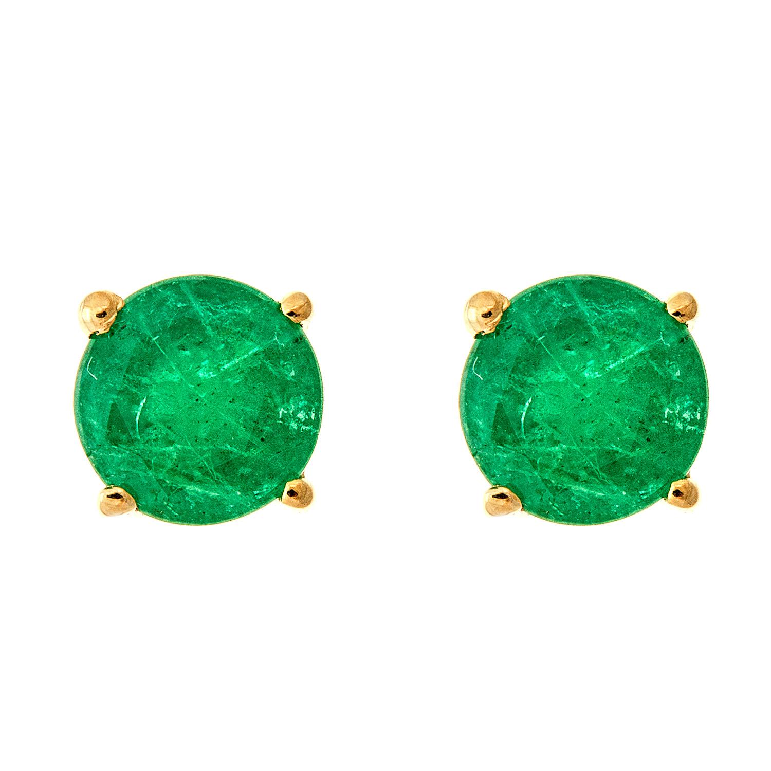 Round Cut 1.01 Carat Round-Cut Emerald 10K Yellow Gold Stud Earrings For Sale