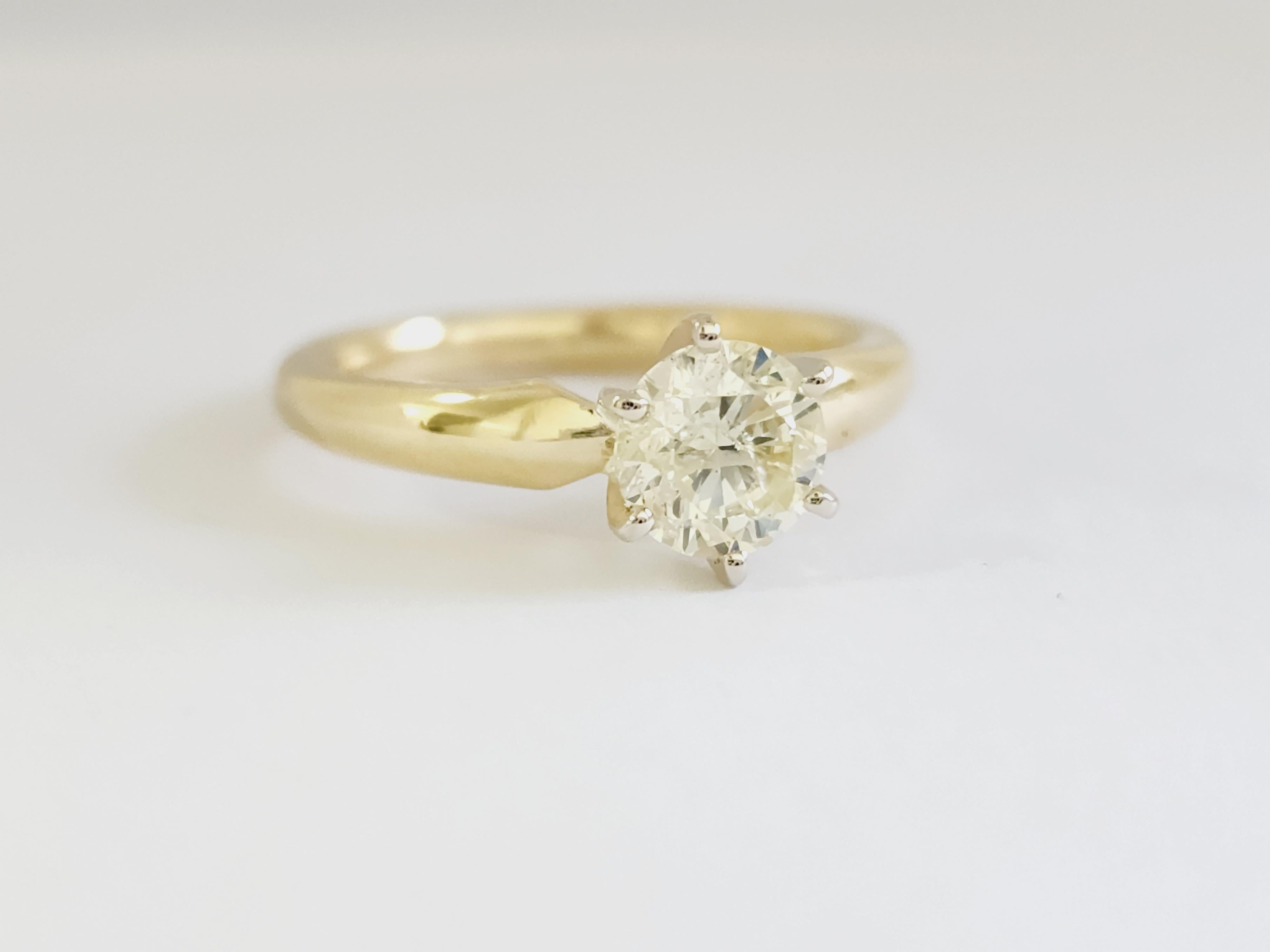 1.01 Carat Round Diamond 14 Karat Yellow Gold Solitaire Ring In New Condition In Great Neck, NY