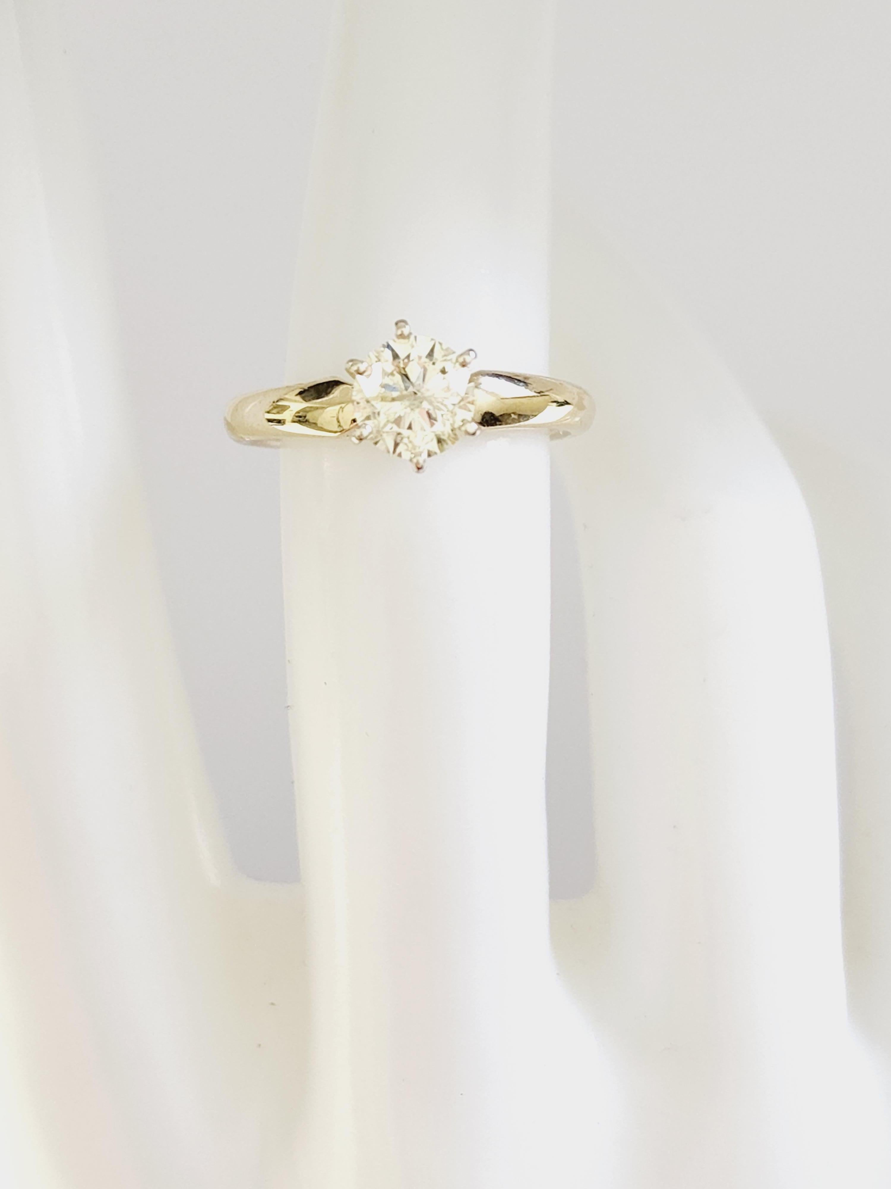 1.01 Carat Round Diamond 14 Karat Yellow Gold Solitaire Ring In New Condition In Great Neck, NY
