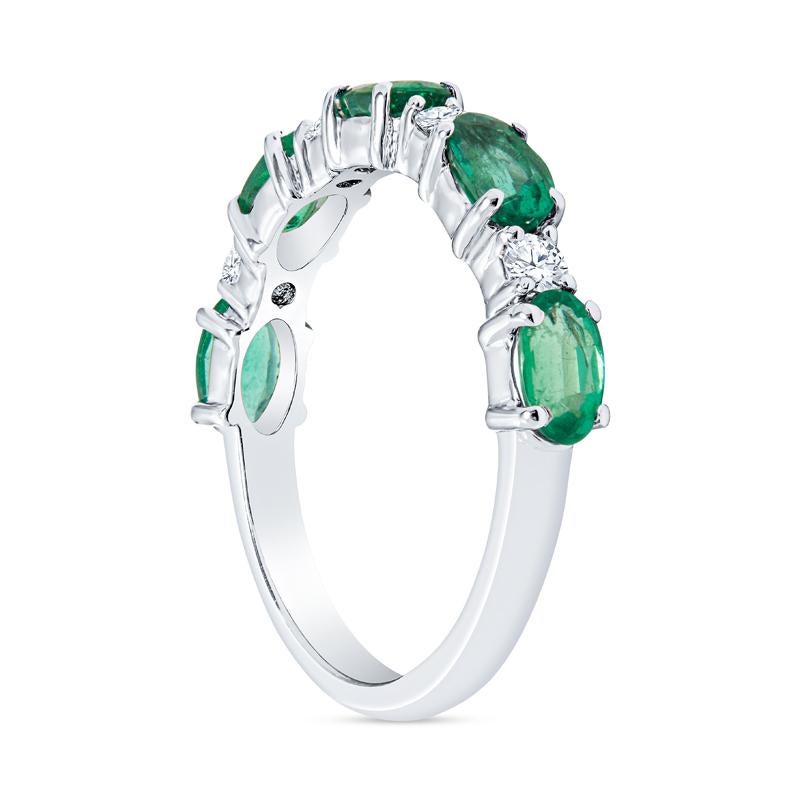 Oval Cut 1.01 Carat Total Weight Oval Shaped Emeralds and Round Diamonds Band, 14k Gold For Sale