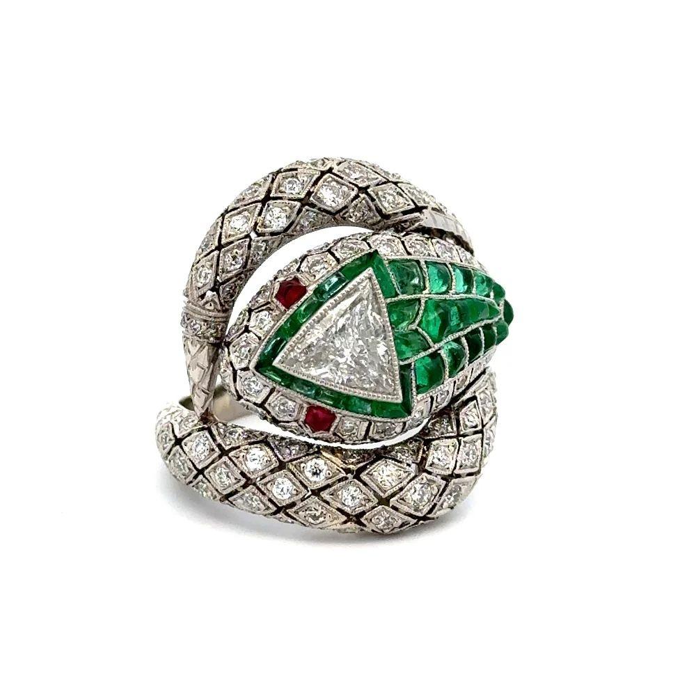 1.01 Carat Trillion Diamond GIA Emerald Platinum Snake Serpent Statement Ring In Excellent Condition For Sale In Montreal, QC