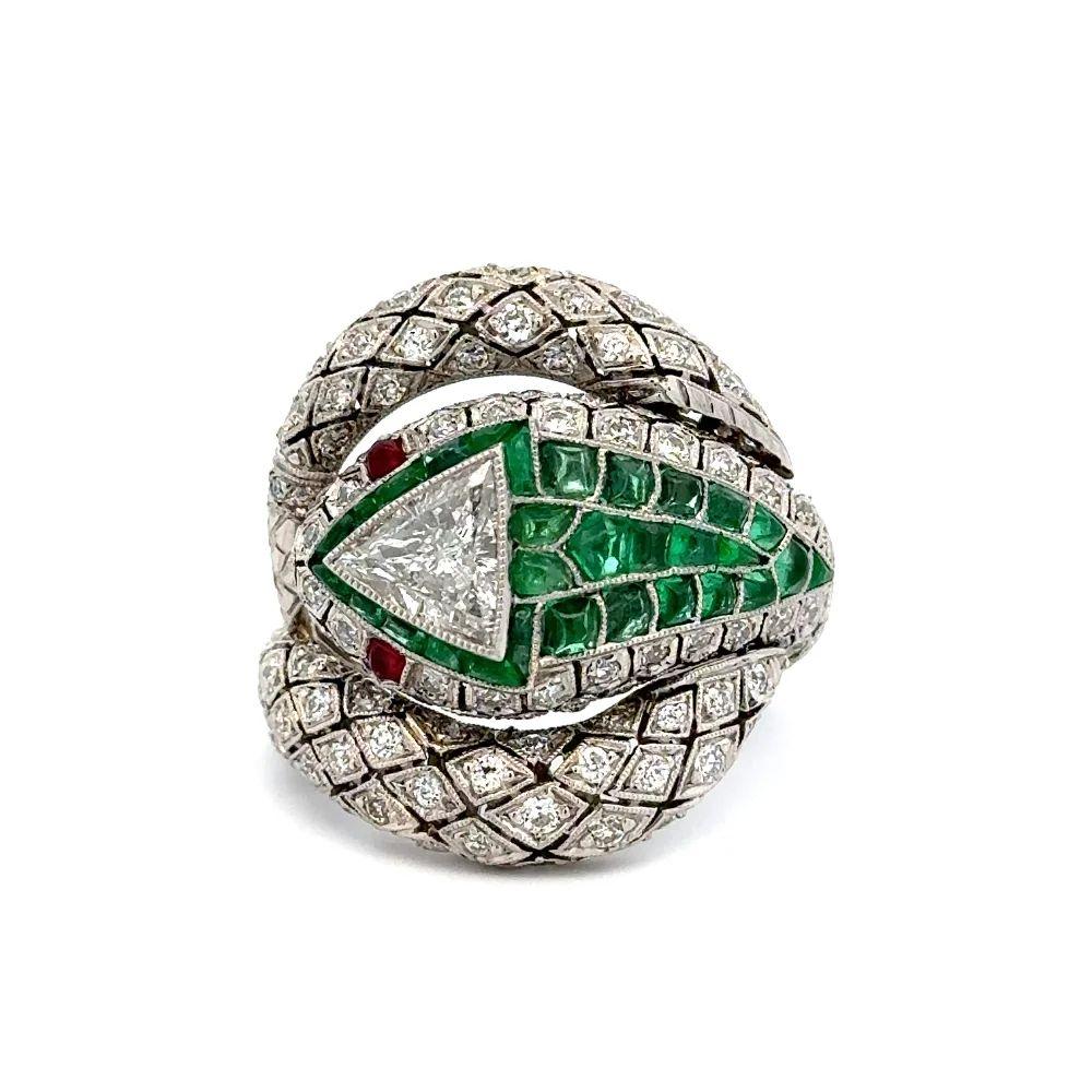 1.01 Carat Trillion Diamond GIA Emerald Platinum Snake Serpent Statement Ring In Excellent Condition For Sale In Montreal, QC