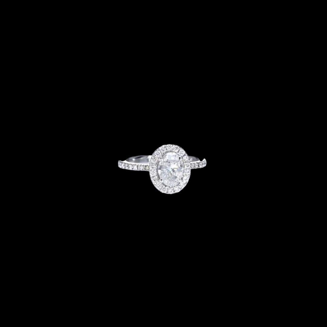 Oval Cut 1.01 Carat White Diamond Ring SI2 Clarity IGI Certified For Sale