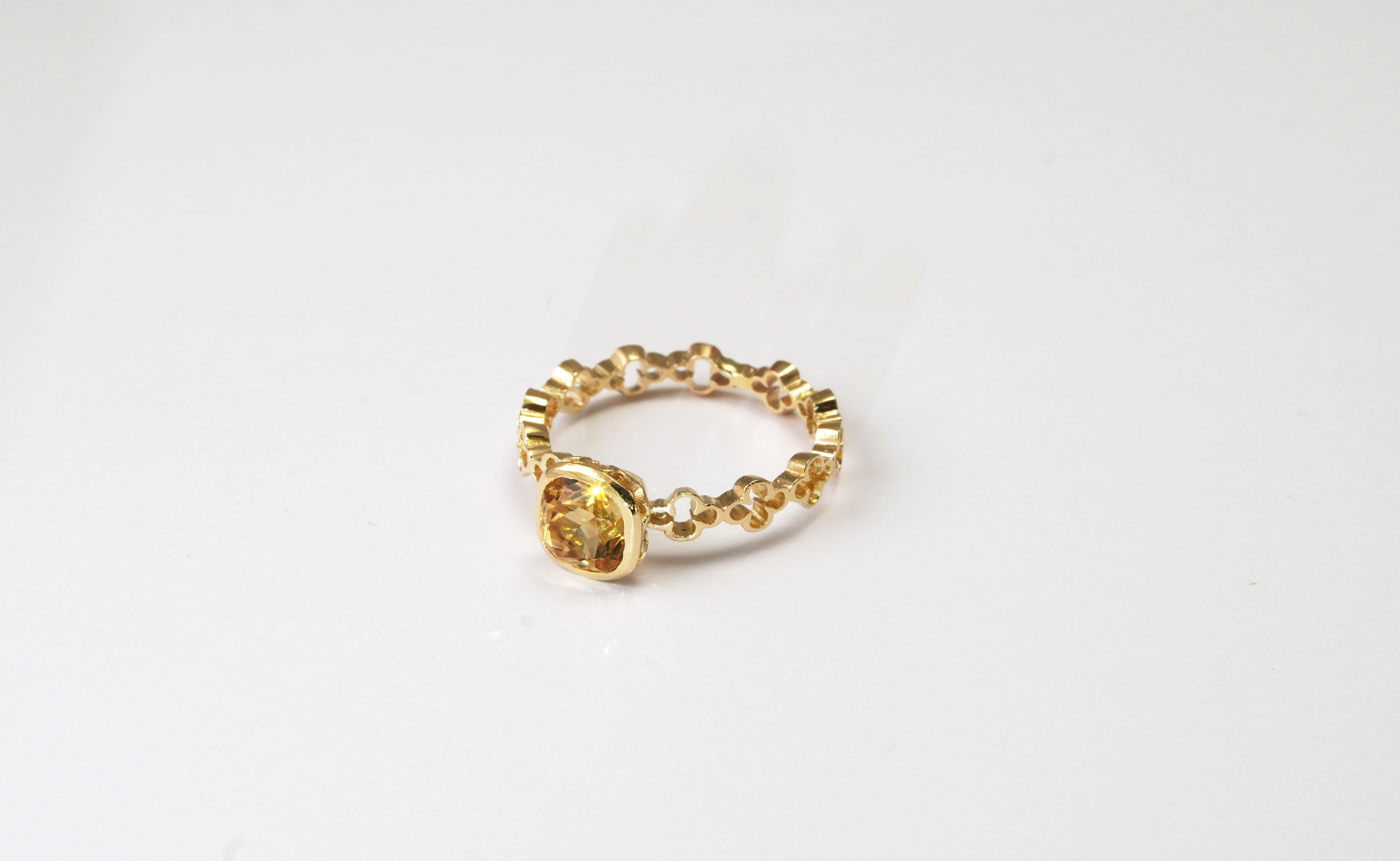 Modern 1.01 Carat Yellow Gold Heliodor Ring  For Sale
