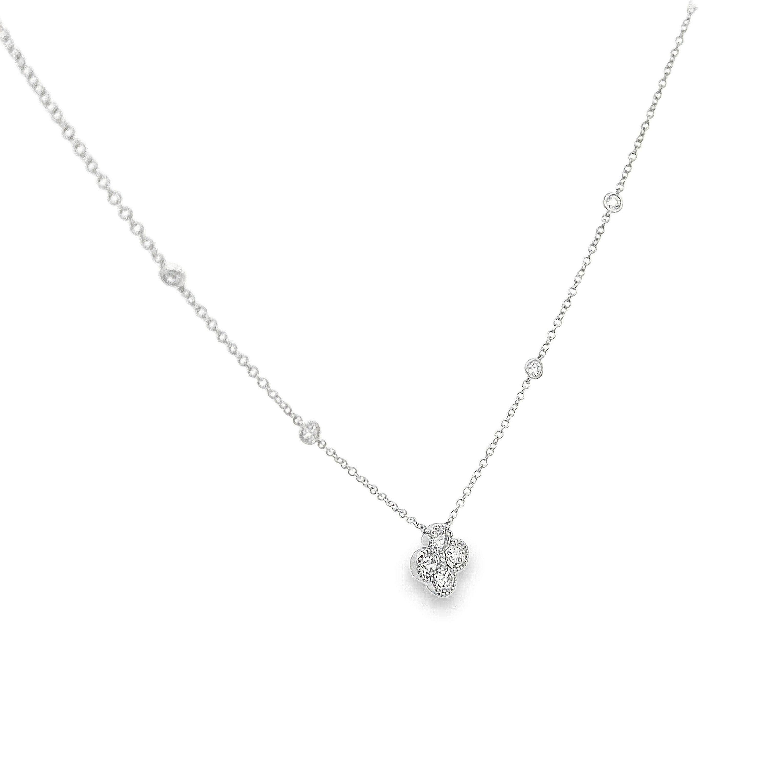 Contemporaneo Roman Malakov Diamonds, collana di diamanti a trifoglio con taglio a brillante rotondo da 1,01 carati totali in vendita