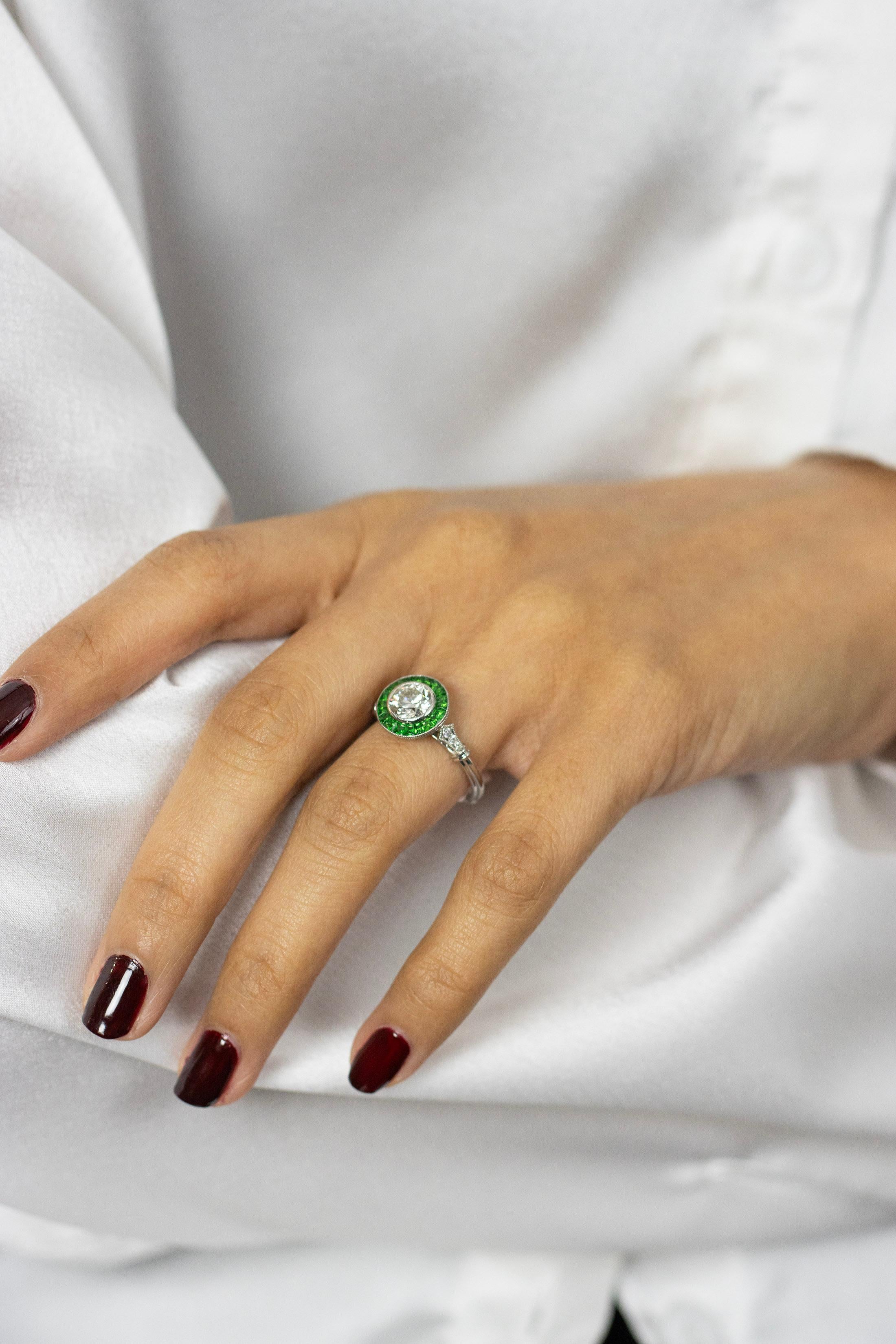 1.01 Carats Total Round Diamond with Tsavorite Art Deco Style Engagement Ring In New Condition For Sale In New York, NY