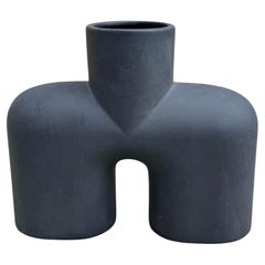 Vase « 101 Copenhagen Cobra Uno » de Kristian Sofus Hansen et Tommy Hyldahl, noir