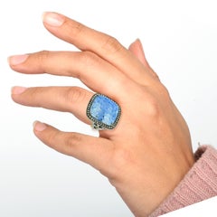 10.1 Karat Blauer Achat-Cocktailring mit Pavé-Diamanten aus 18 Karat Gold und Silber