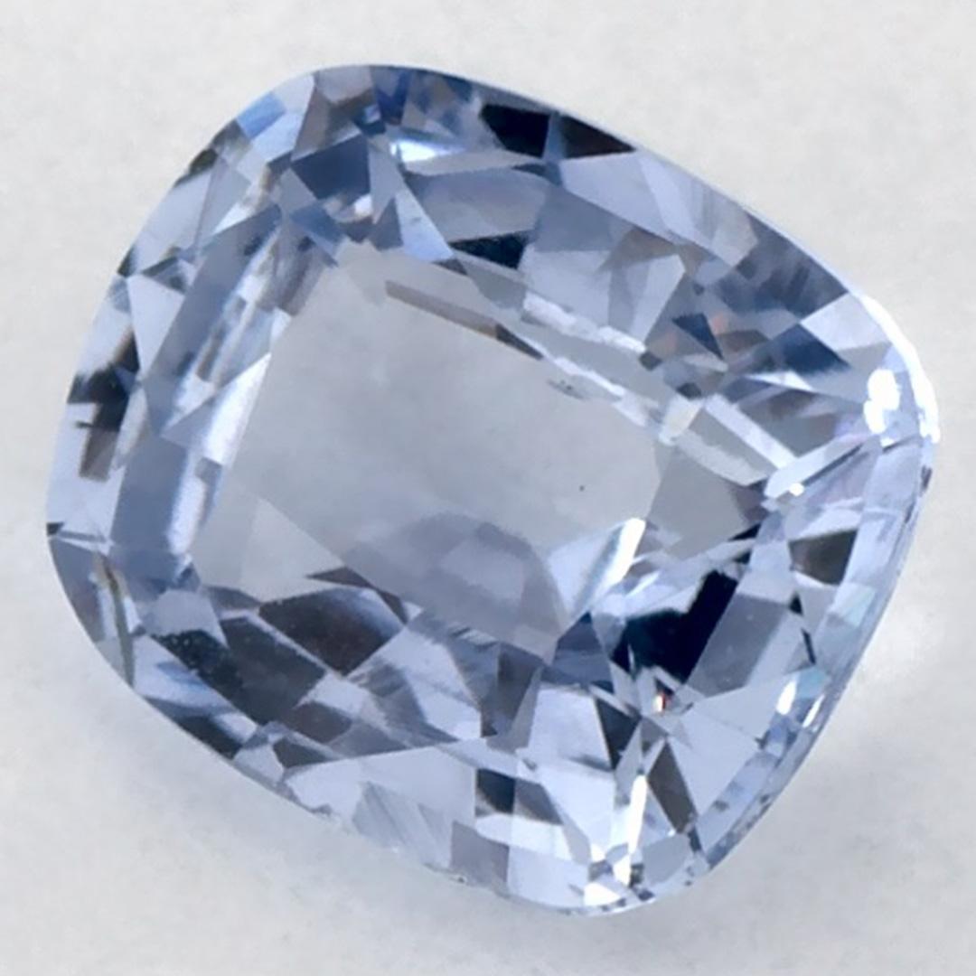 Ein sehr wertvoller September-Geburtsstein mit einer bezaubernden blauen Farbe. Man glaubt, dass sie dem Leben Glück und Reichtum bringen.

Entdecken Sie die lebendige Kollektion von Smaragden, Rubinen und Saphiren in unserem Geschäft, die als lose