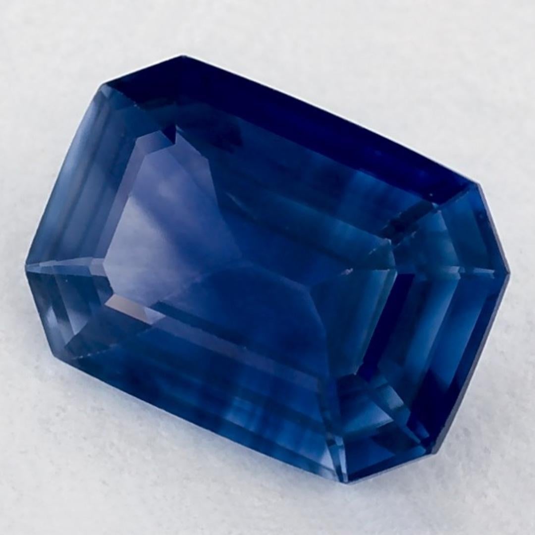 Pierre de naissance très précieuse du mois de septembre, d'un bleu ravissant. On pense qu'ils apportent chance et fortune dans la vie.

Explorez la vibrante collection d'émeraudes, de rubis et de saphirs de notre magasin, disponibles sous forme de