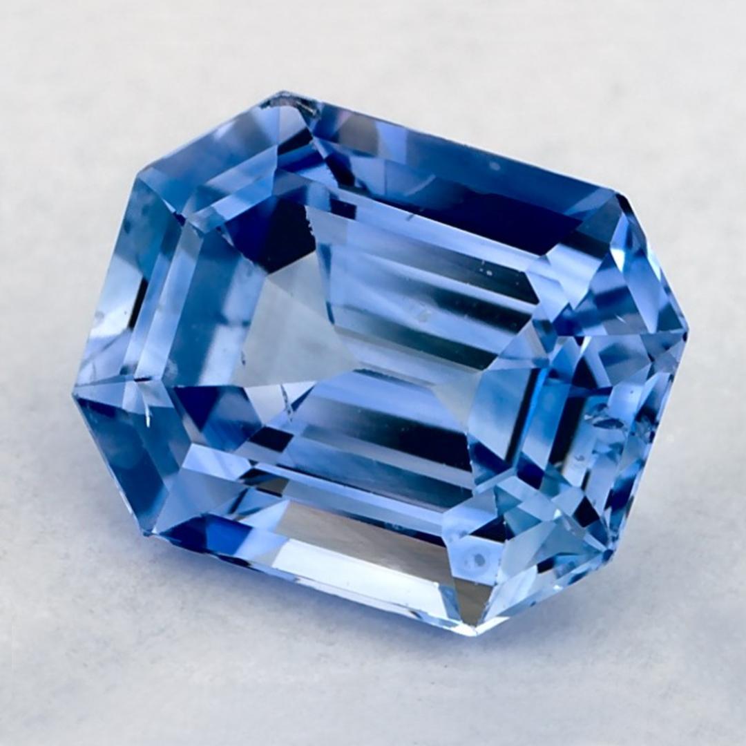 Ein sehr wertvoller September-Geburtsstein mit einer bezaubernden blauen Farbe. Man glaubt, dass sie Glück und Reichtum im Leben bringen. Entdecken Sie in unserem Shop eine große Auswahl an Saphiren, die als loser Edelstein erhältlich sind und zu