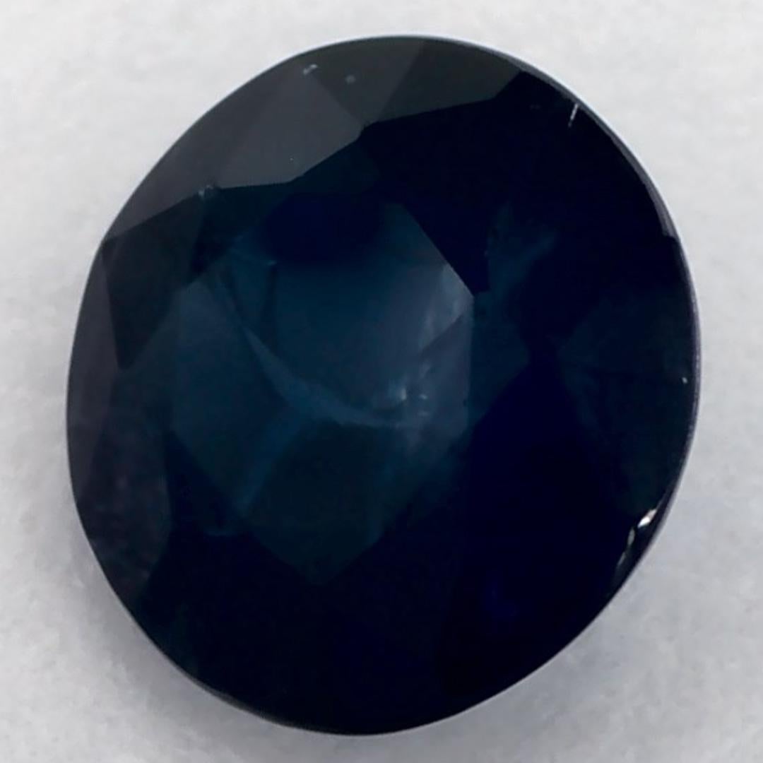 Dieser natürliche blaue Saphir bietet Eleganz und Raffinesse. Mit seiner satten Farbsättigung und seinem präzisen Schliff ist er das perfekte Herzstück für einen Verlobungsring oder ein luxuriöses Schmuckdesign.

Dieser Saphir stammt aus Sri Lanka