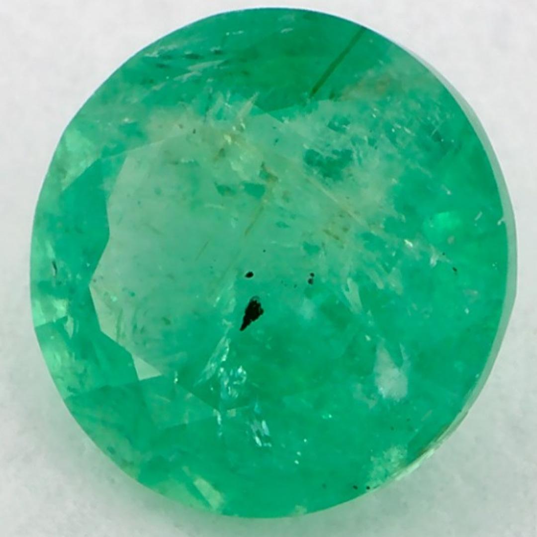 Mit seinem leuchtenden grünen Farbton ist der Geburtsstein für den Mai ein Symbol für neues Wachstum im Frühling. 

Entdecken Sie die lebendige Kollektion von Smaragden, Rubinen und Saphiren in unserem Geschäft, die als lose Edelsteine erhältlich