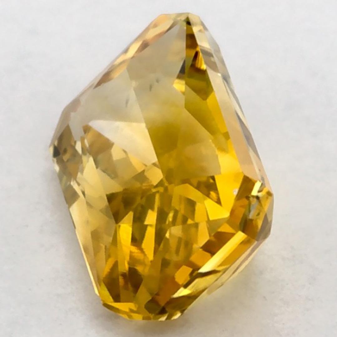 Donna 1.01 carati di zaffiro giallo ottagonale sciolto in vendita