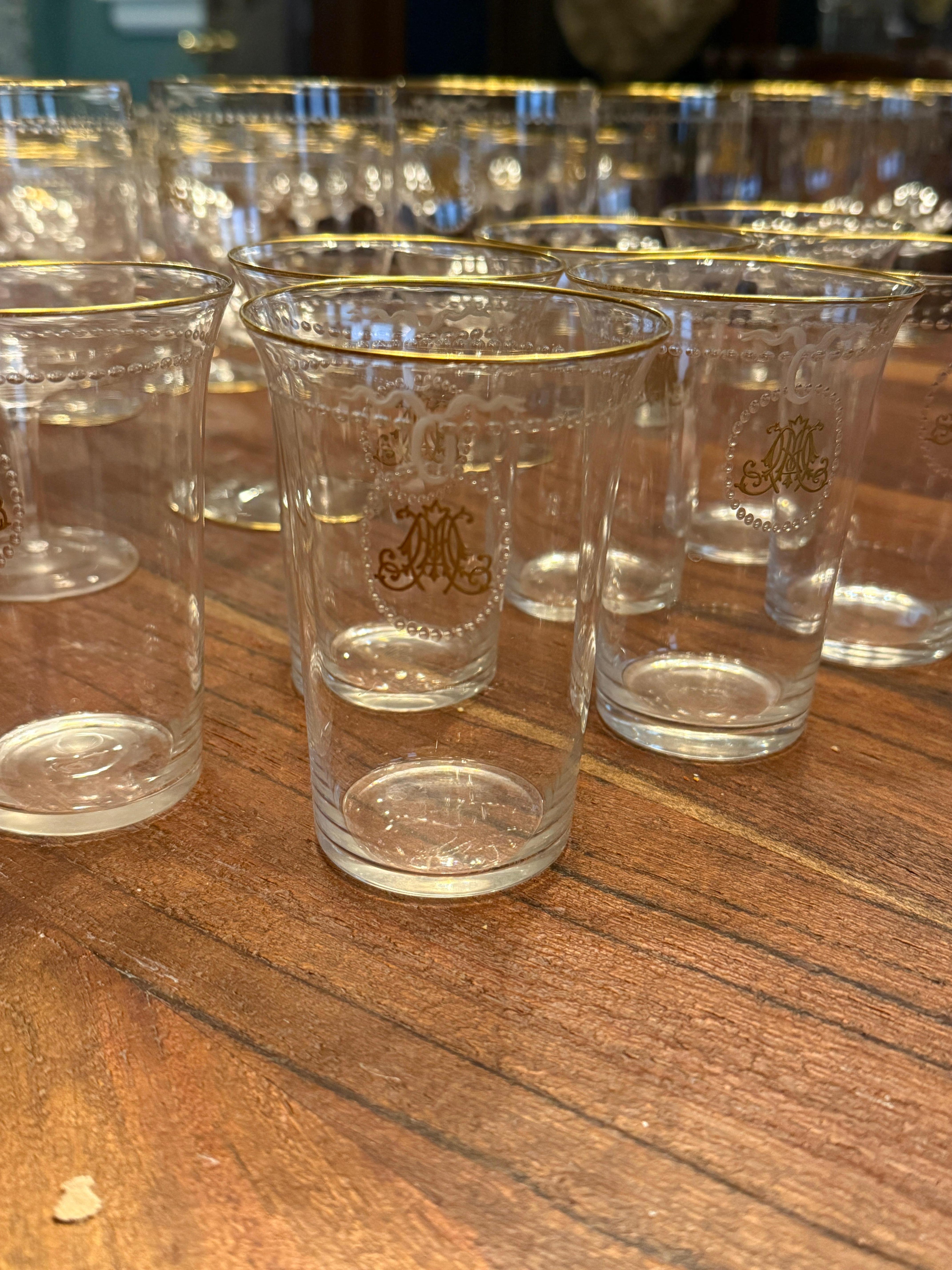 20ième siècle 101 pièces, service à verre Belle Époque en vermeil monogrammé, à la manière de Baccarat en vente