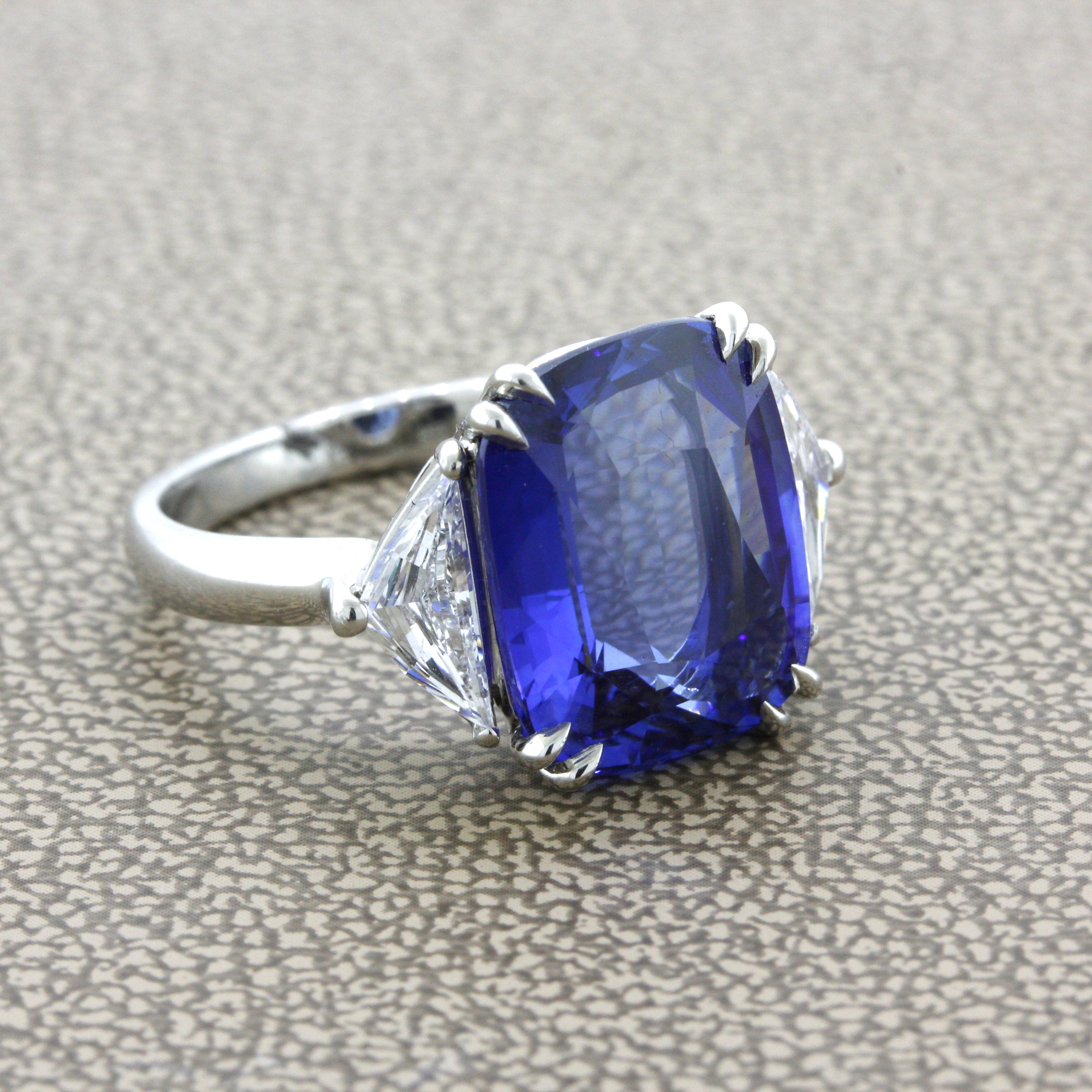 10.10 Carat Ceylon Sapphire Diamond 3-Stone Platinum Ring, GIA Certified In New Condition For Sale In Beverly Hills, CA