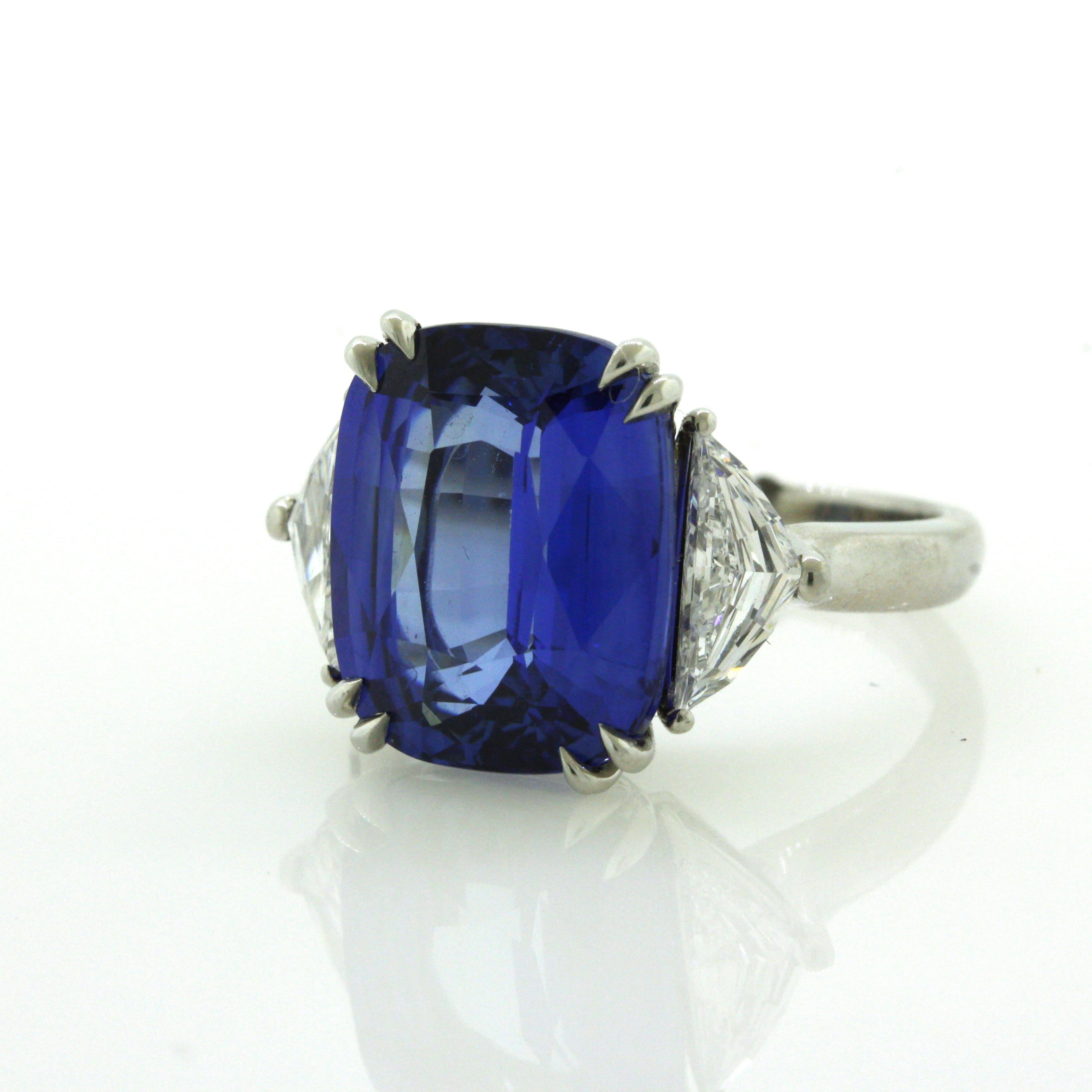 10.10 Carat Ceylon Sapphire Diamond 3-Stone Platinum Ring, GIA Certified For Sale 1