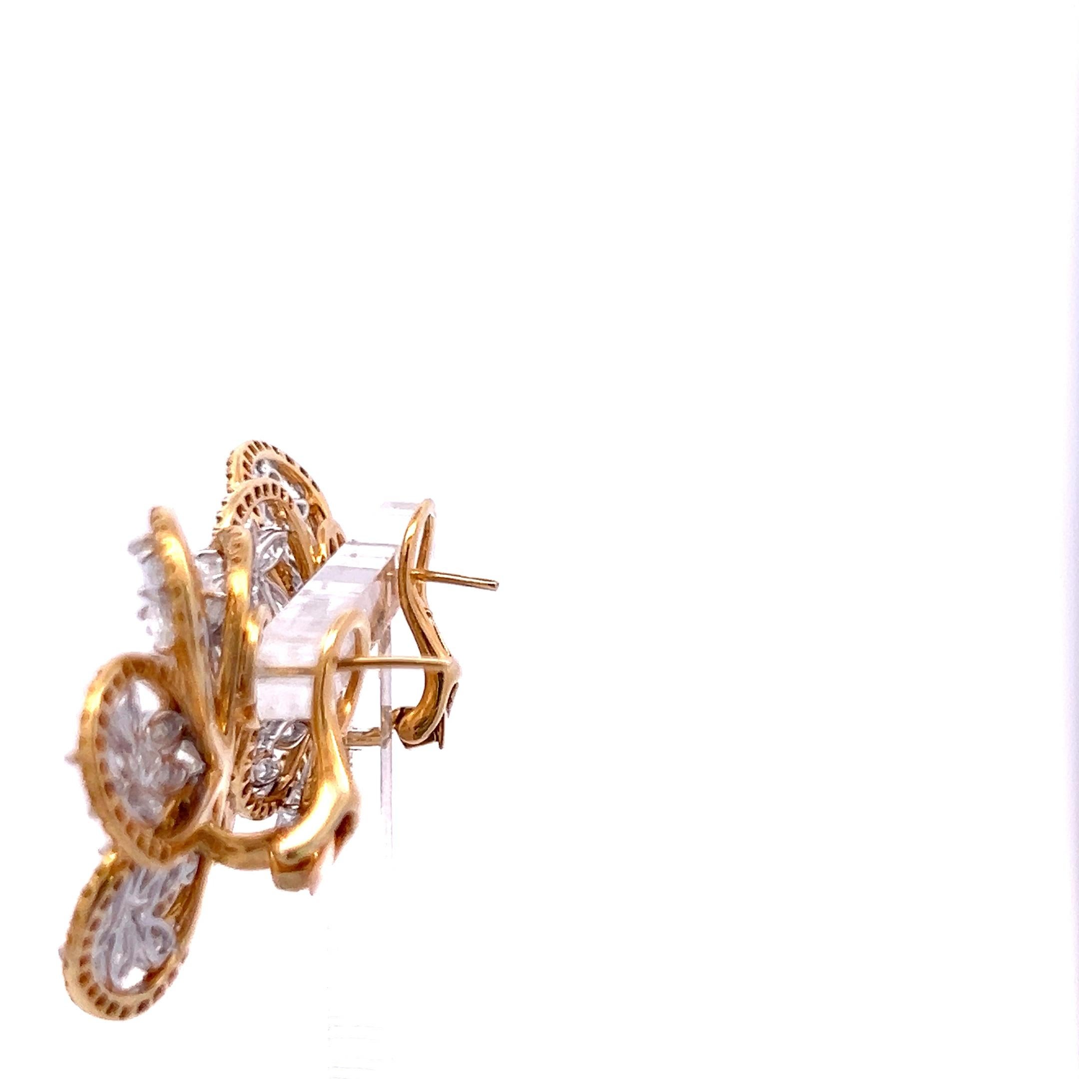Orecchini in oro 18K/platino da 10,10 carati G VS con diamante rotondo e giallo fantasia In condizioni buone in vendita a New York, NY